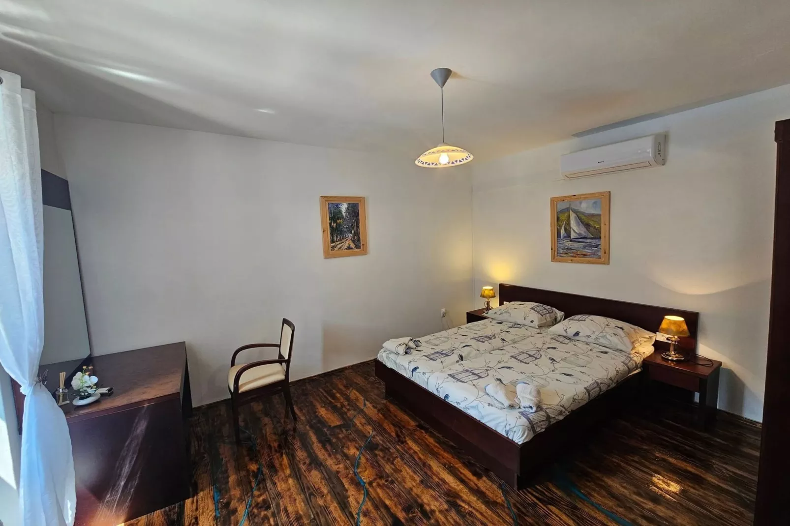 Lisko Vacation House -  Five Bedroom Holiday Home with Private Pool-Slaapkamer