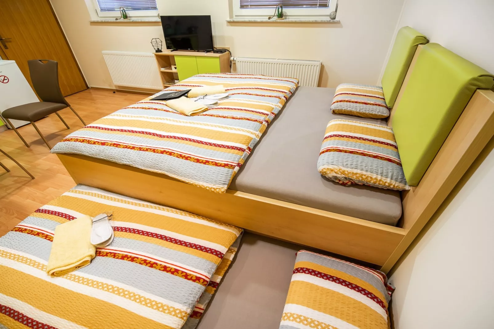 Elegant and Stylish Retreat Apartments with Terrace - Studio Apartment with Terrace-Slaapkamer