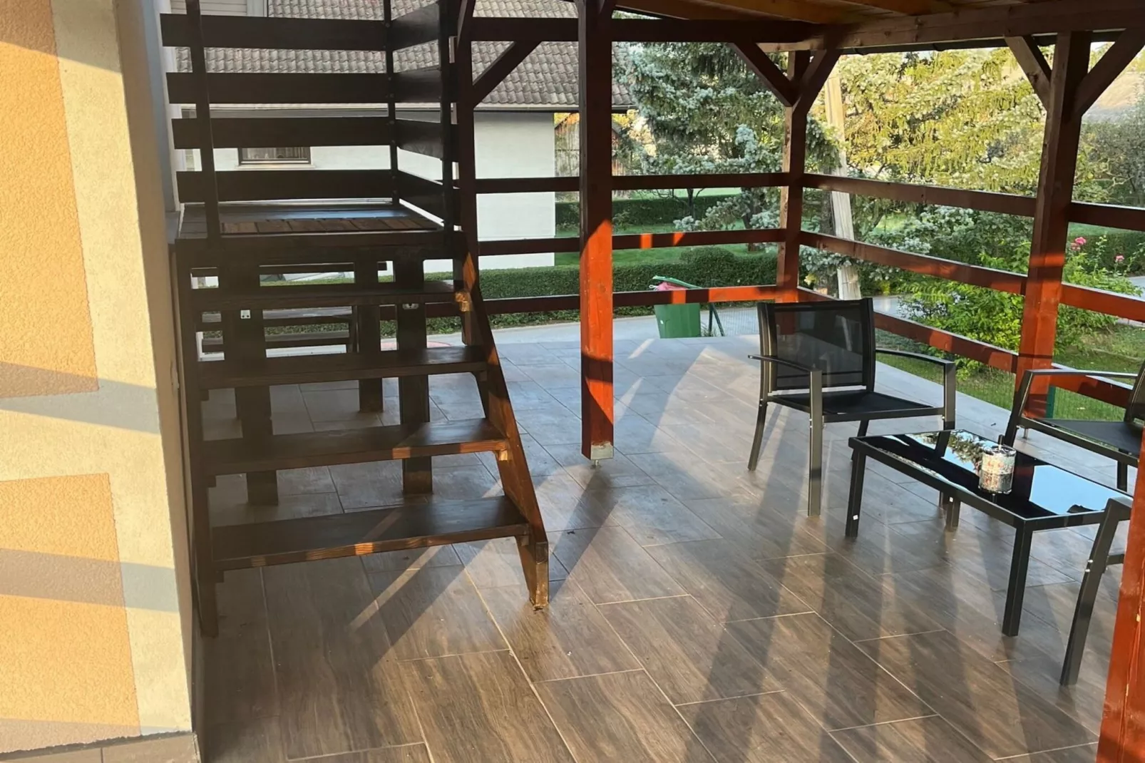 Meadow Tranquil Apartments with Evergreen Garden - Two Bedroom Apartment-Binnen