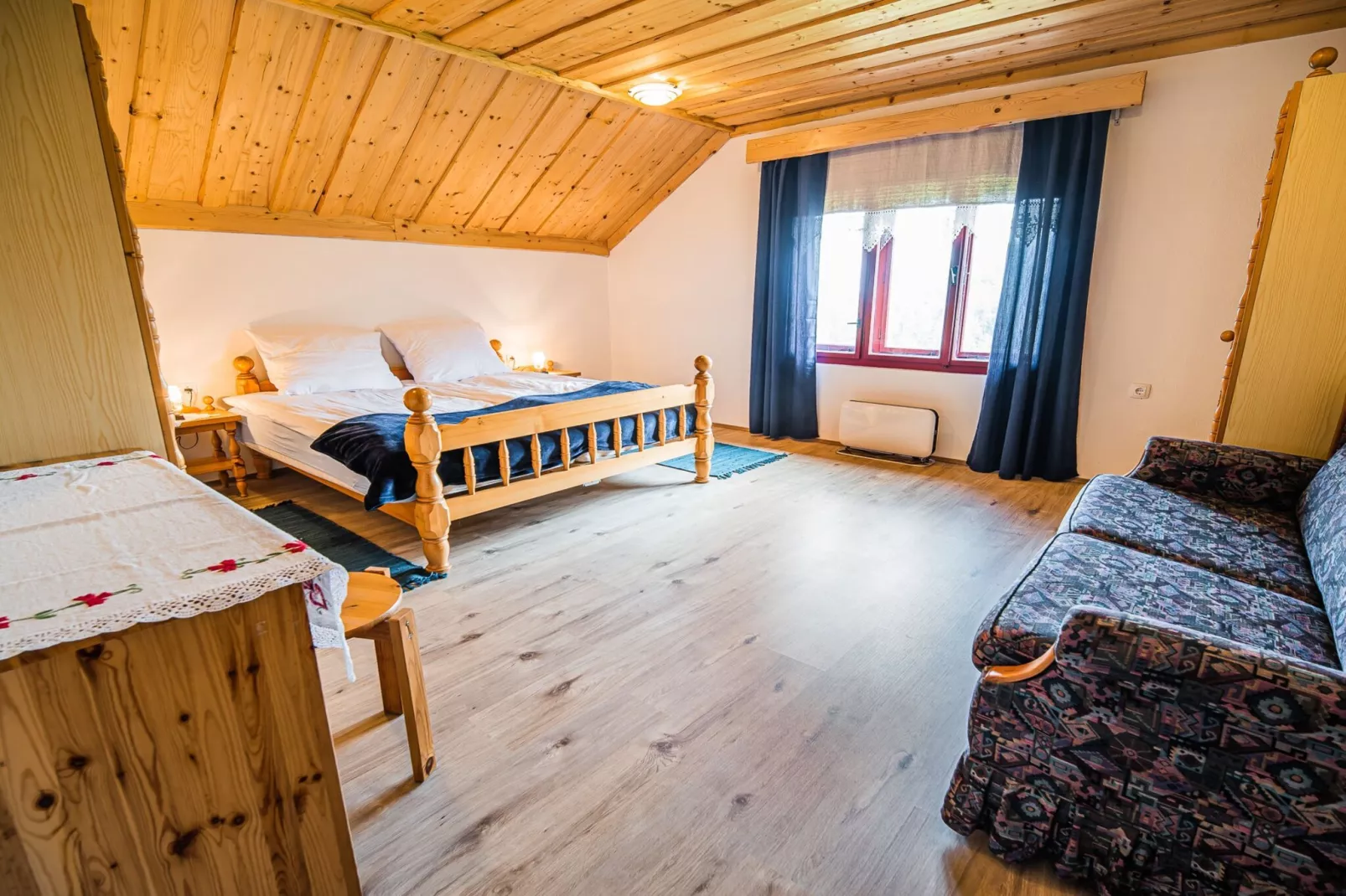 Bloomfield Retreat Country House with Sauna - Three Bedroom Country House-Slaapkamer