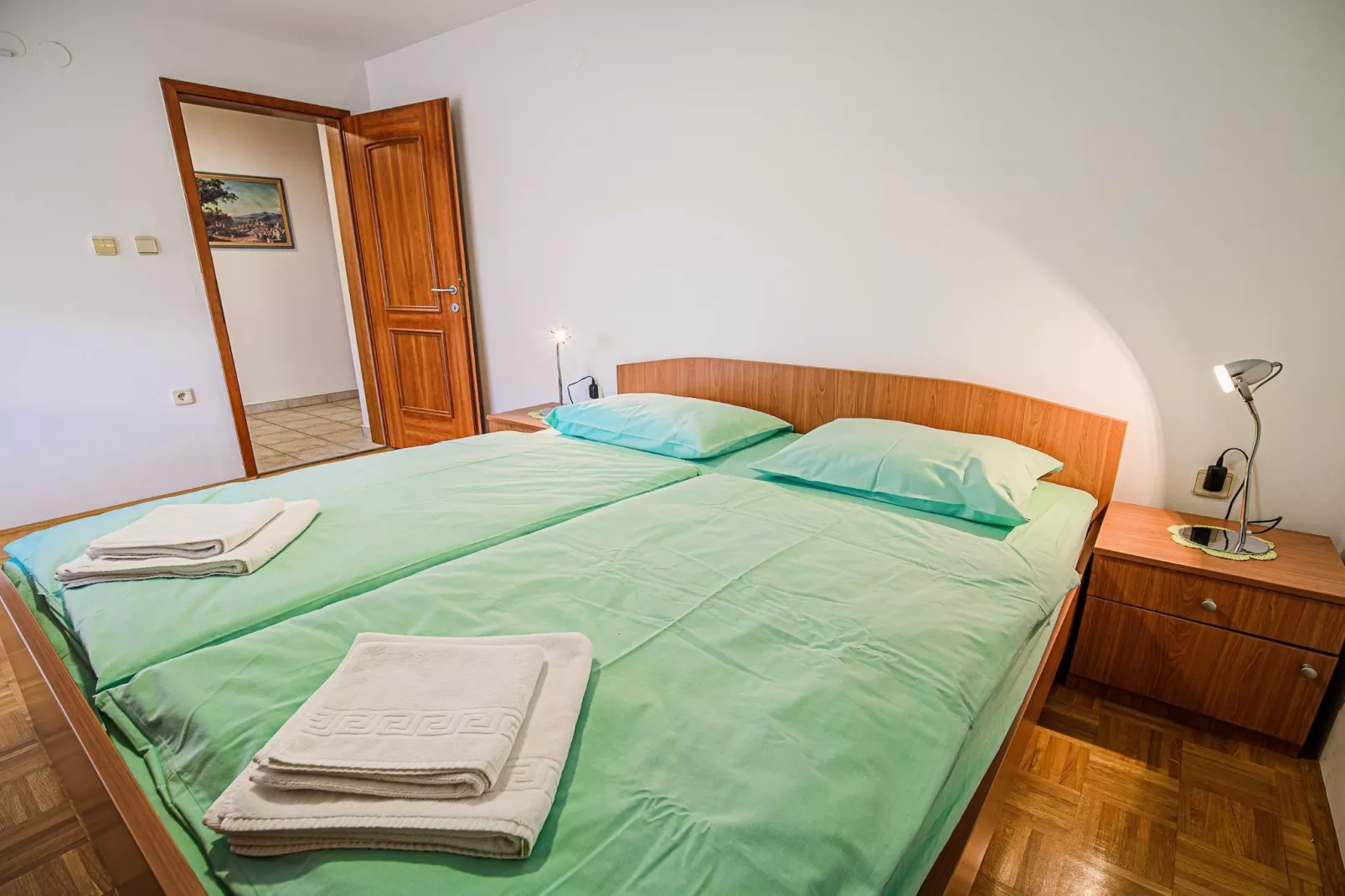 Sunny and Spacious Apartments with Terrace near Water Park - Three Bedroom Apartment with Terrace-Slaapkamer