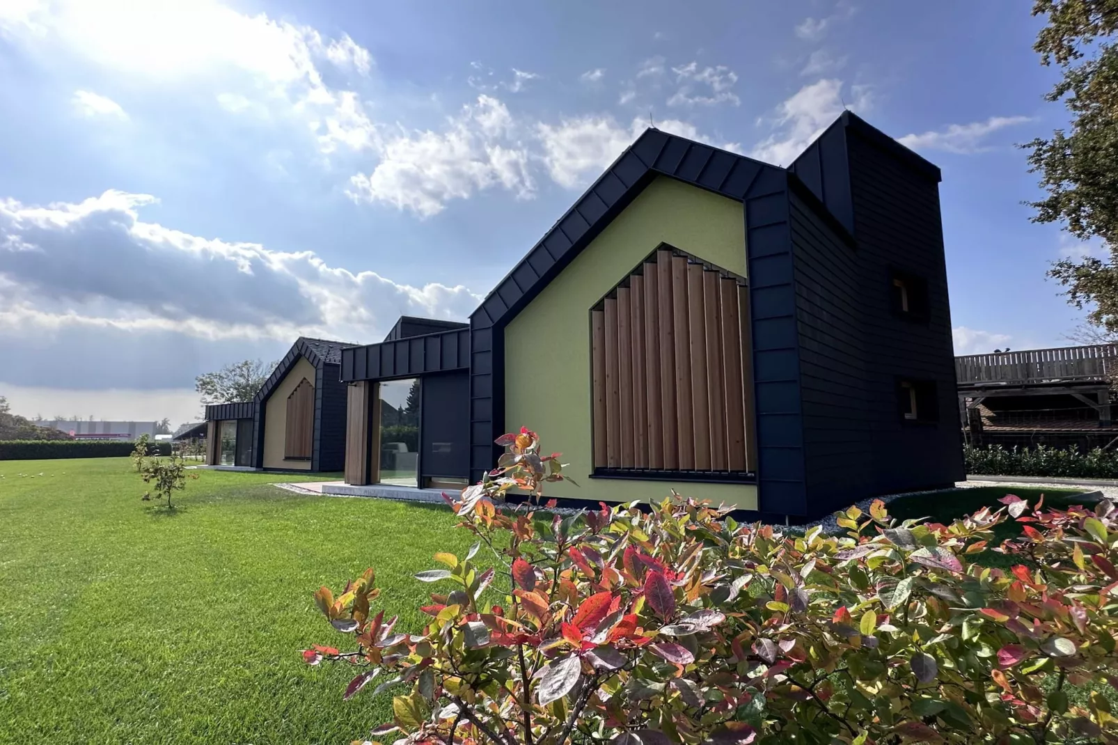 Elegant Warm Bliss Hideaway Escape Lodge - Holiday Home with Hot-Tub (owner Sunset)-Buitenlucht