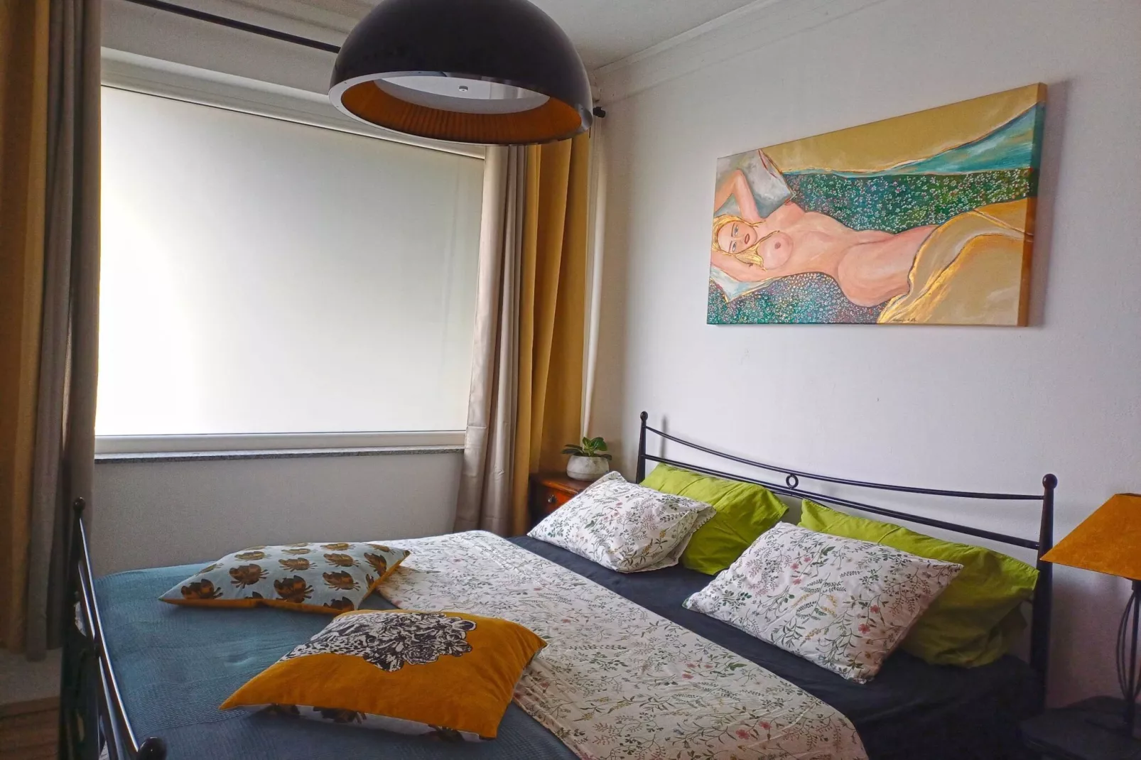 Bright and Sunny Apartment with Terrace - Two Bedroom Apartment with Terrace-Slaapkamer
