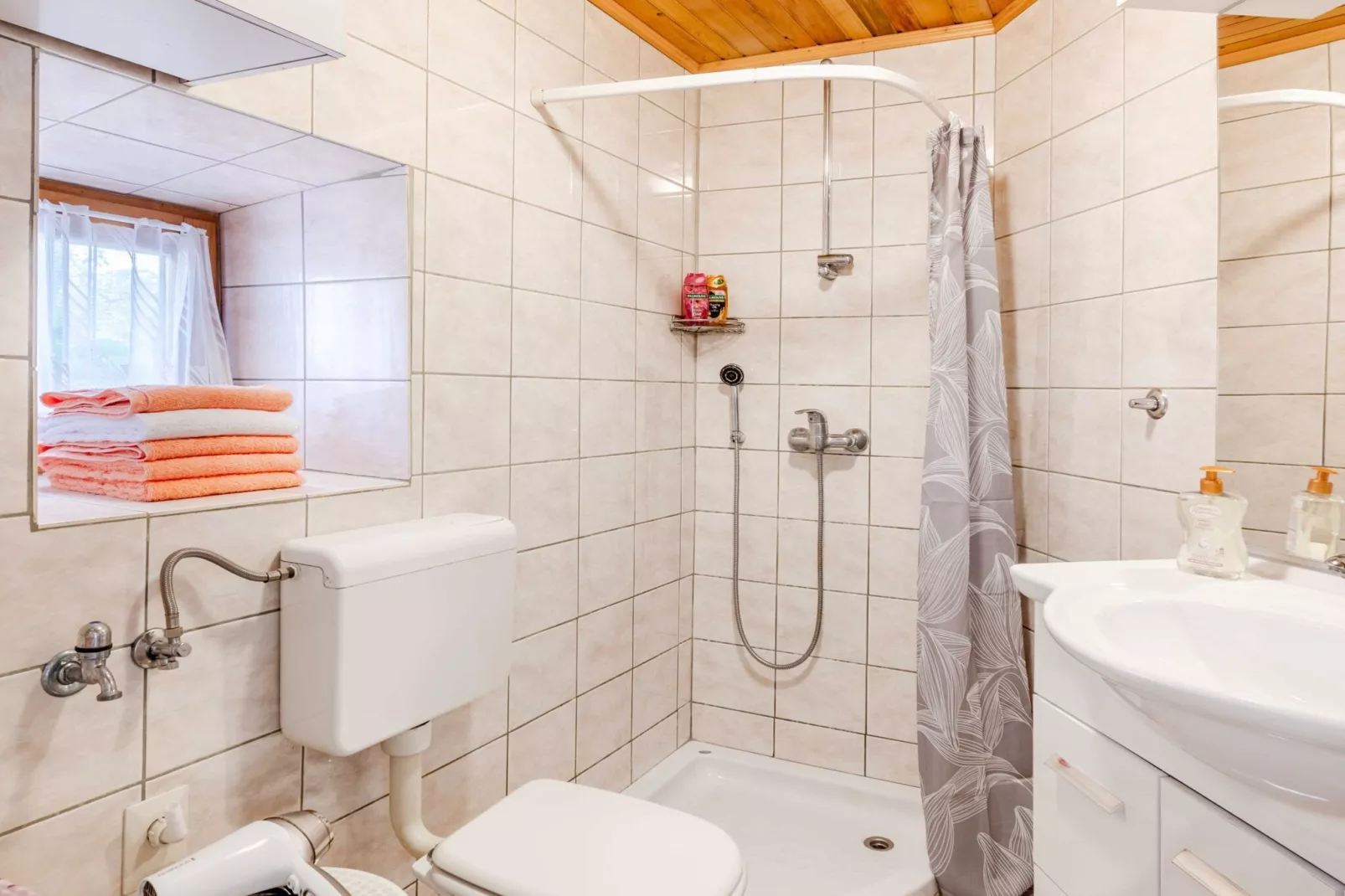 Nature Hideaway Holiday Homes with Sauna - Two Bedroom Holiday Home (owner Liza)-Badkamer