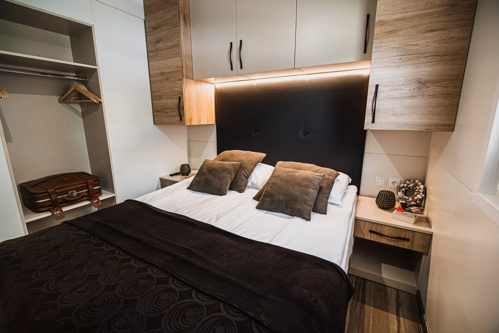 Lake Serenity Premium Mobile Homes with Thermal Riviera Tickets - Three Bedroom Mobile Home 15\/029 - Slaapkamer