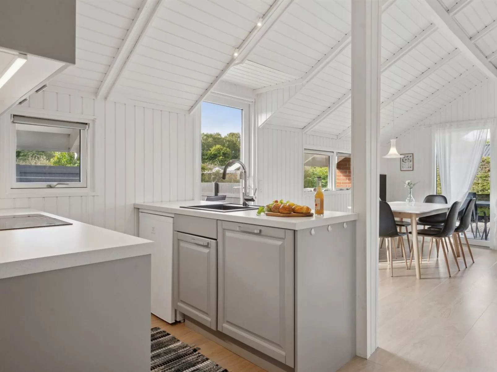 "Hannah" - 200m from the sea-Binnen