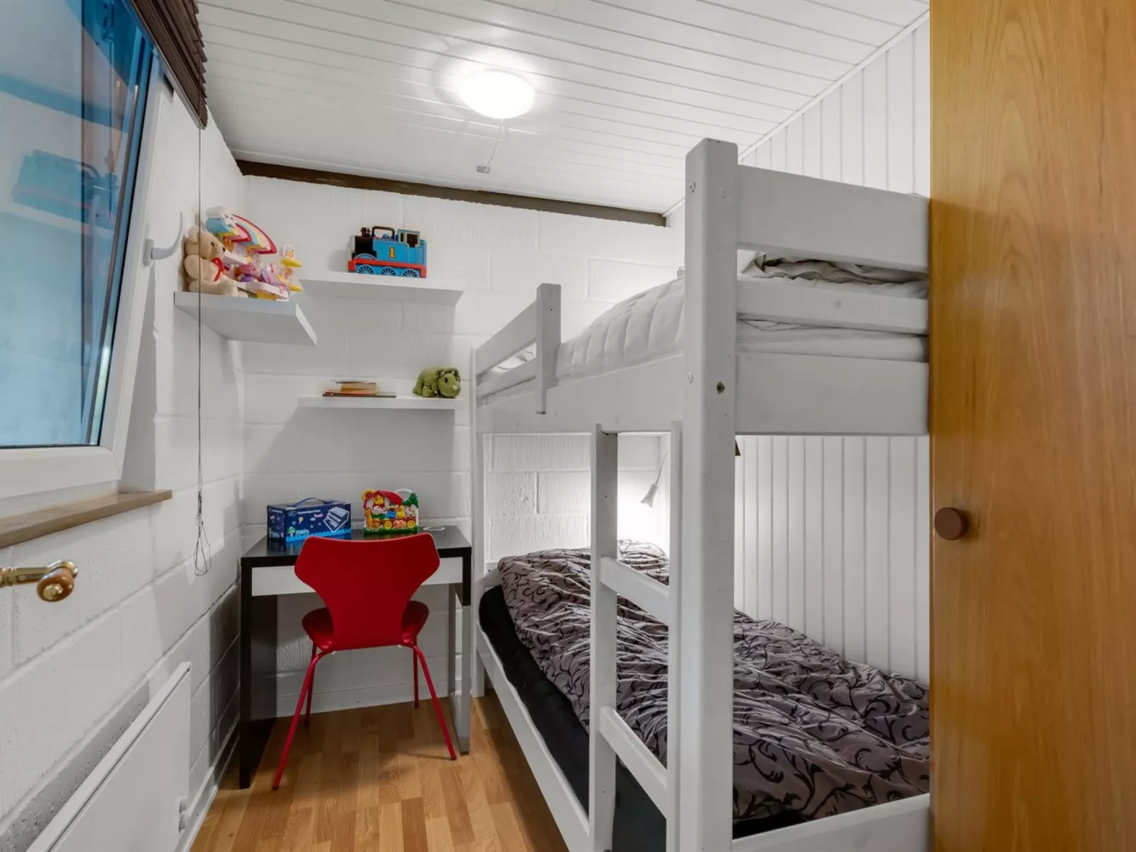 "Sjarlotte" - 400m to the fjord-Binnen