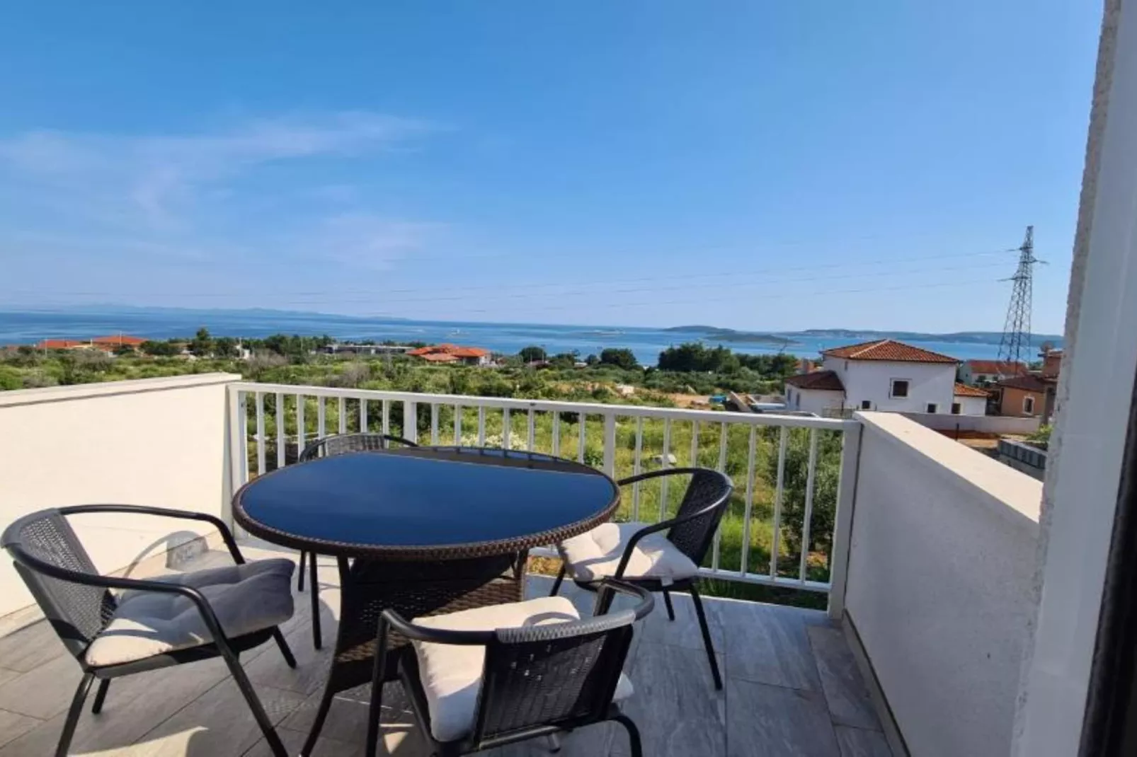 Apartment with Two Bathrooms-Terrasbalkon