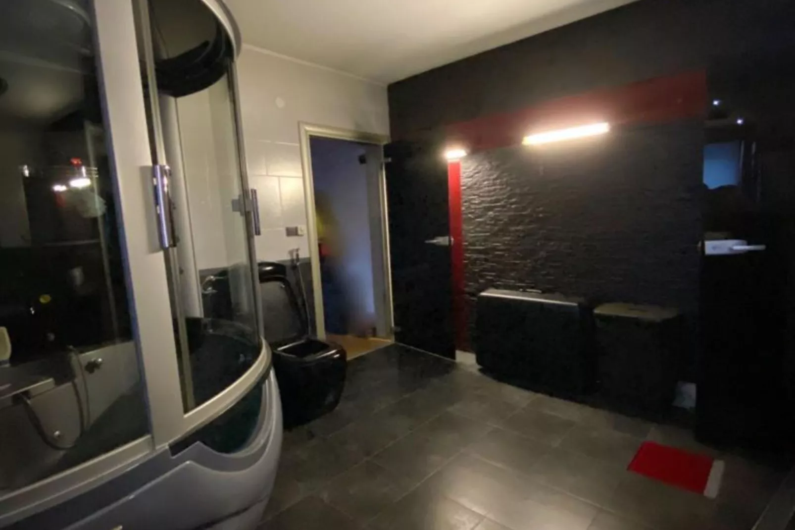 Villa Sarajevo Hills - Five Bedroom Villa with Terrace and Garden-Badkamer