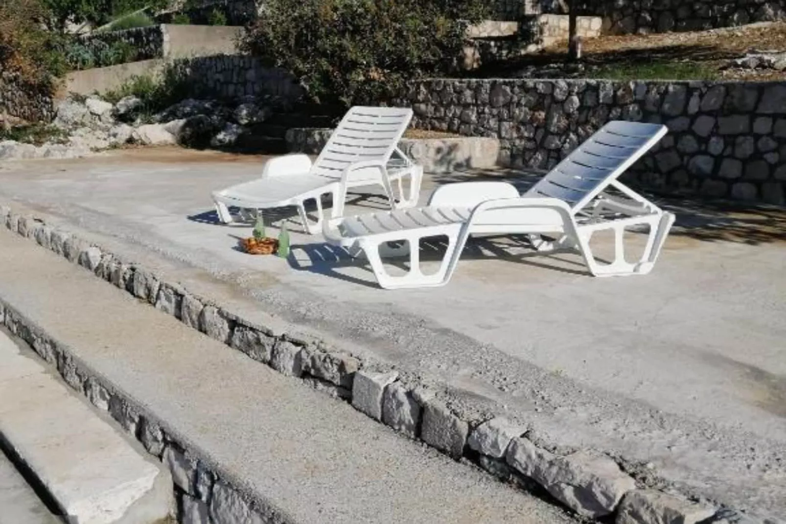 Spacious and Cozy Seafront Apartments - One Bedroom Apartment with Terrace and Sea View-Buitenlucht