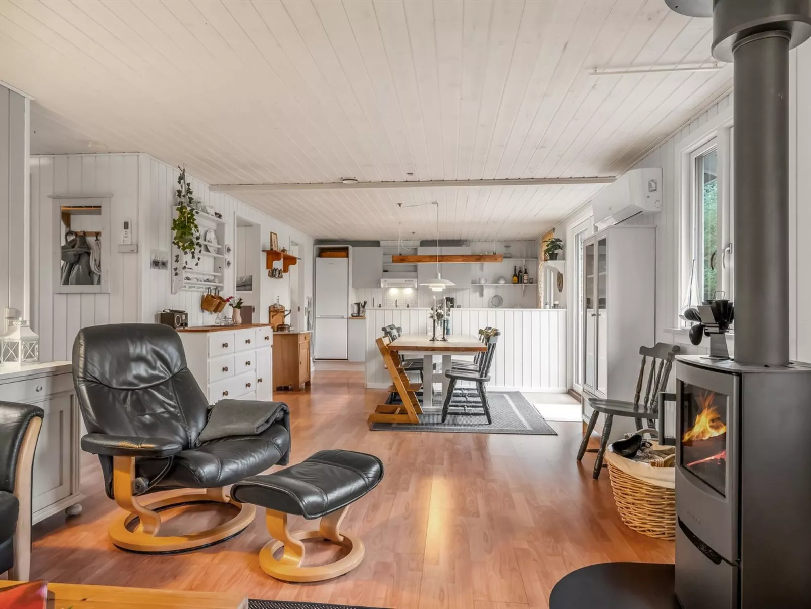 "Hughlek" -  from the sea-Binnen