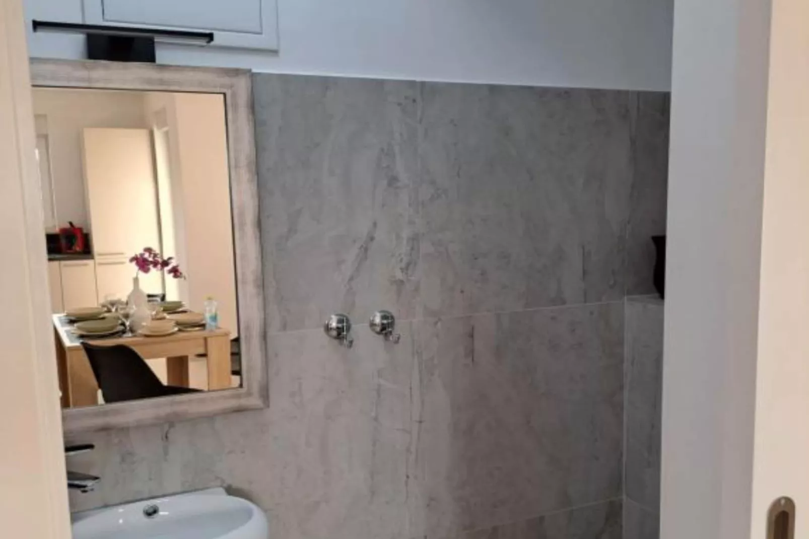 Villa With Pool-Badkamer