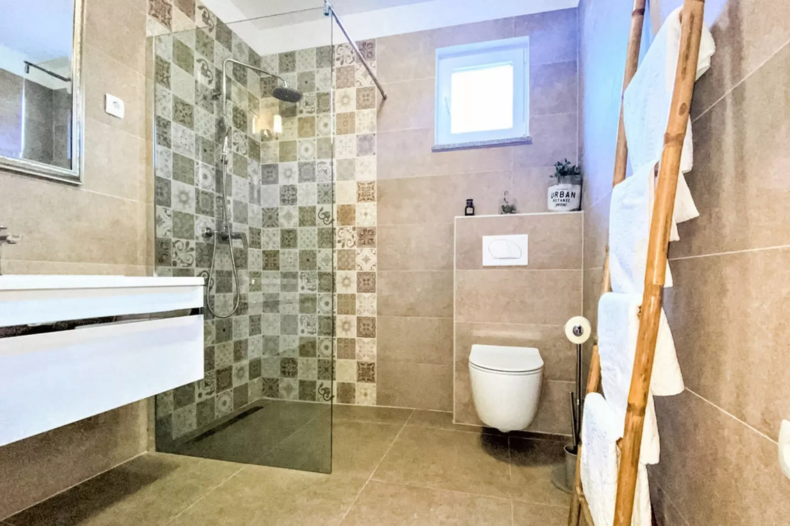 Villa Vinka - Three Bedroom Villa with Swimming Pool-Badkamer