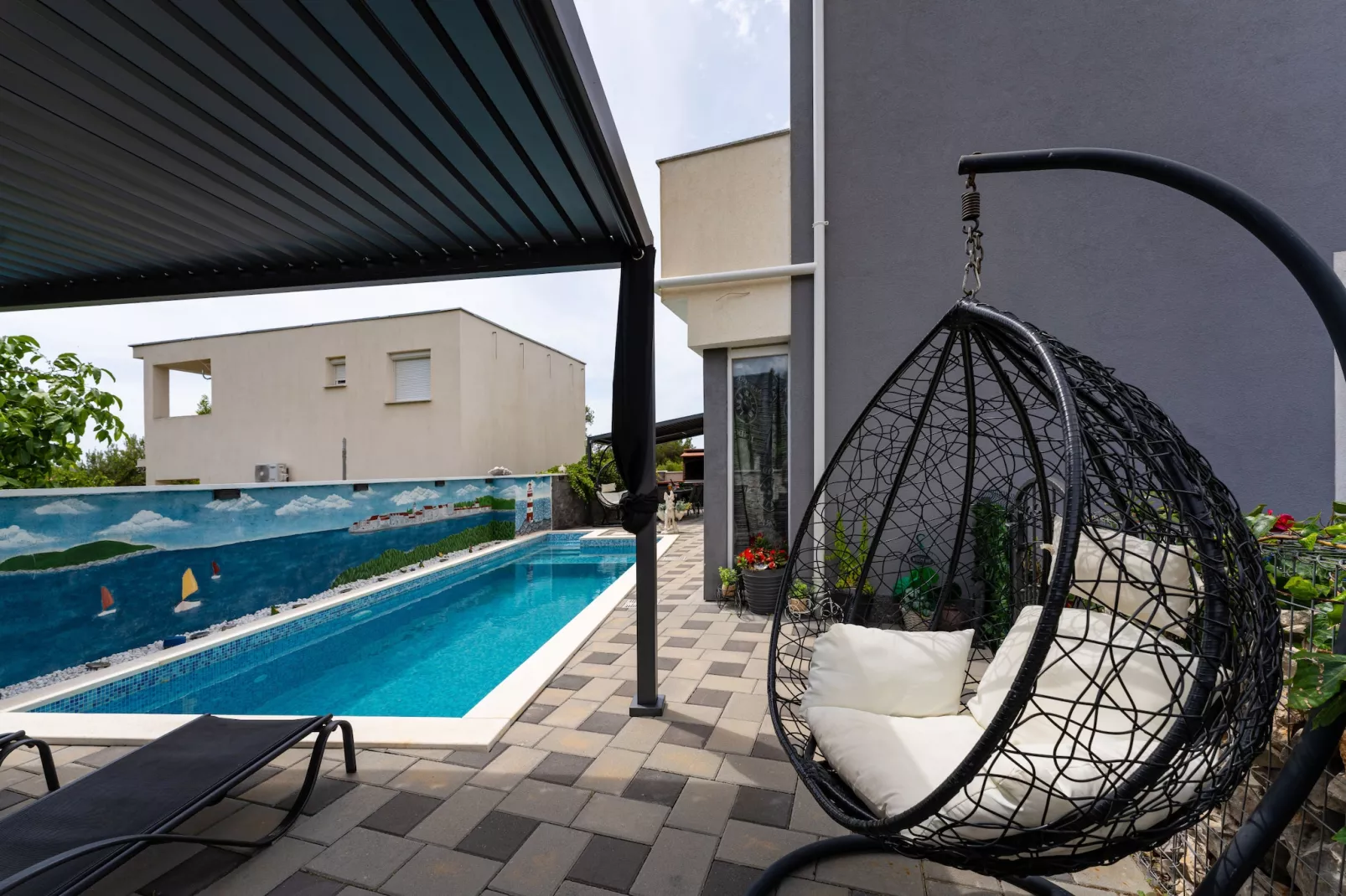 Apartment Nikita with private pool-Zwembad