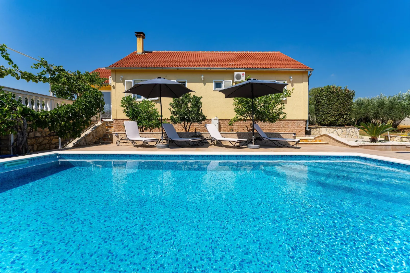 Villa Sucic with private pool-Zwembad