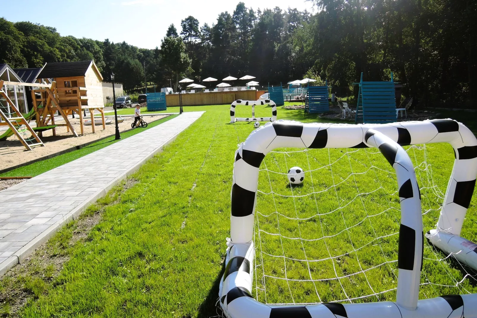 Turkusowa osada Wapnica-Tuinen zomer