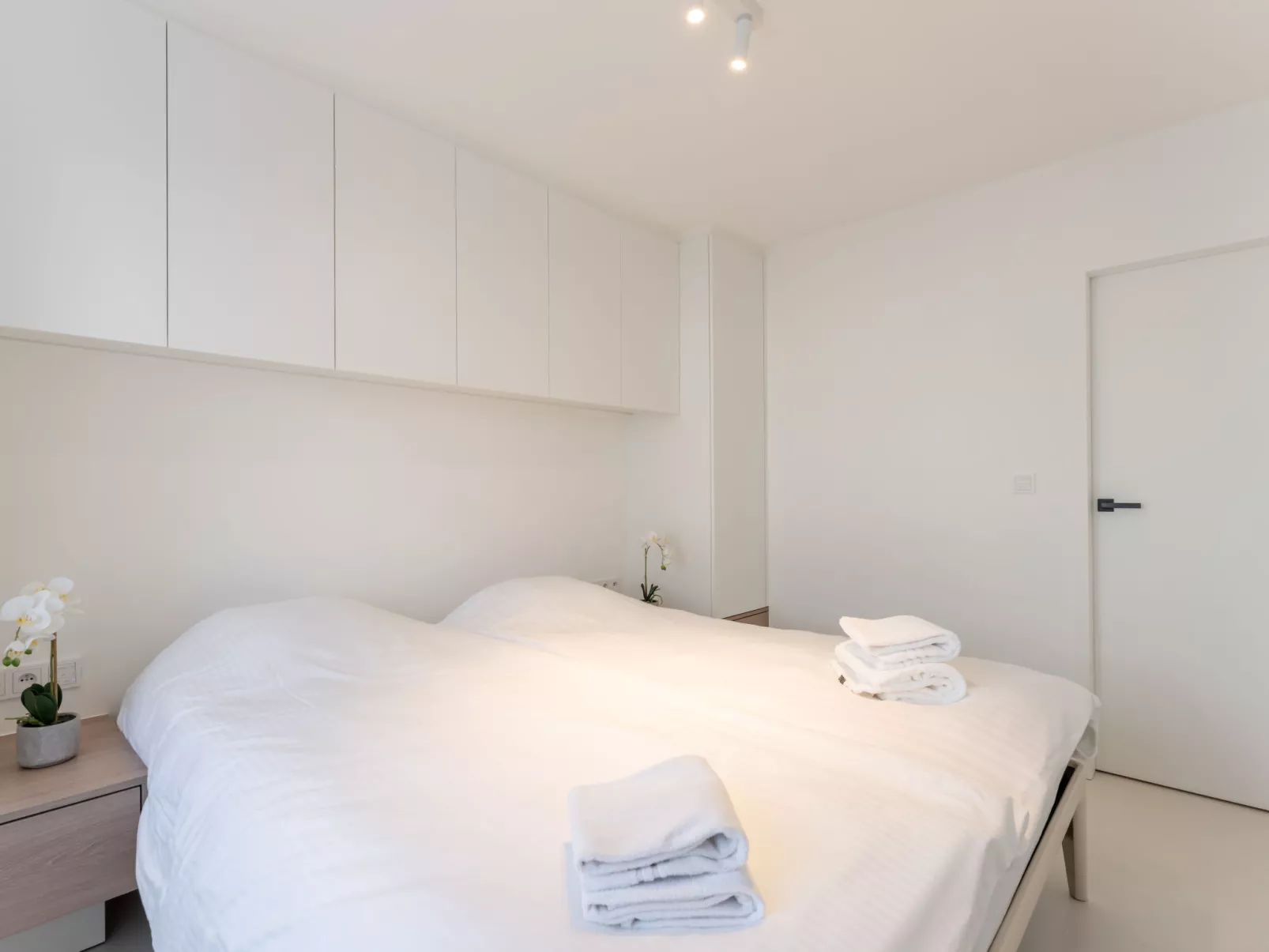 Marie Antoinette close by the sea-Binnen