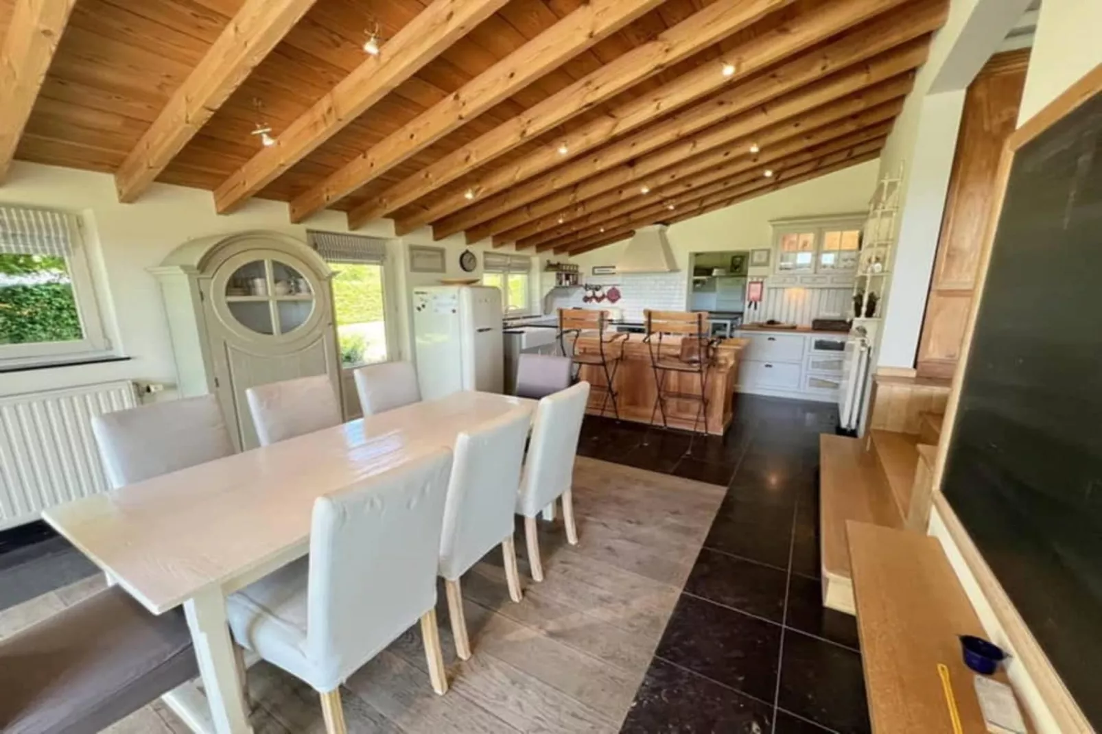 Les trois tilleuls-Eetkamer