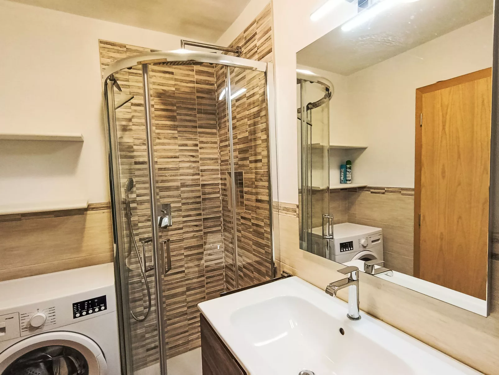 Nuccia Navalge-Binnen