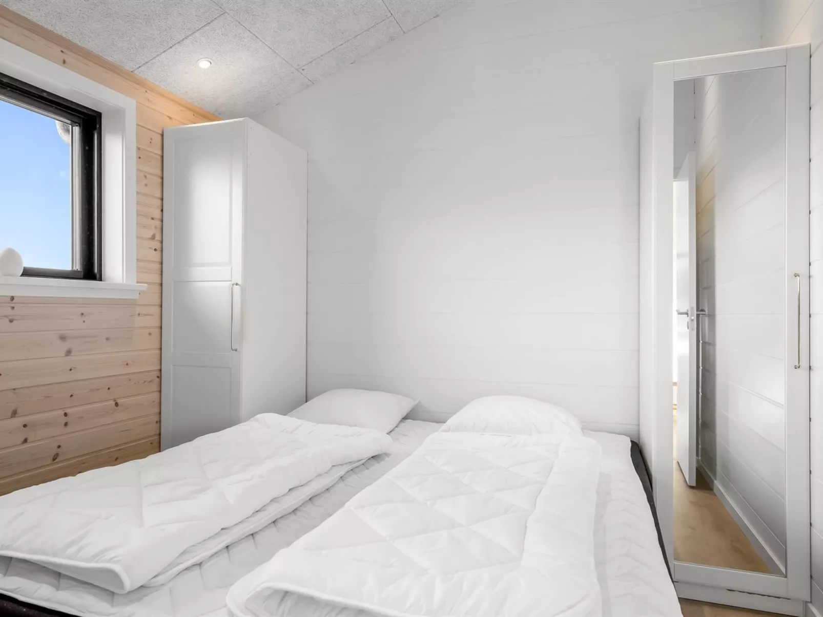 "Daren" - 700m from the sea-Binnen