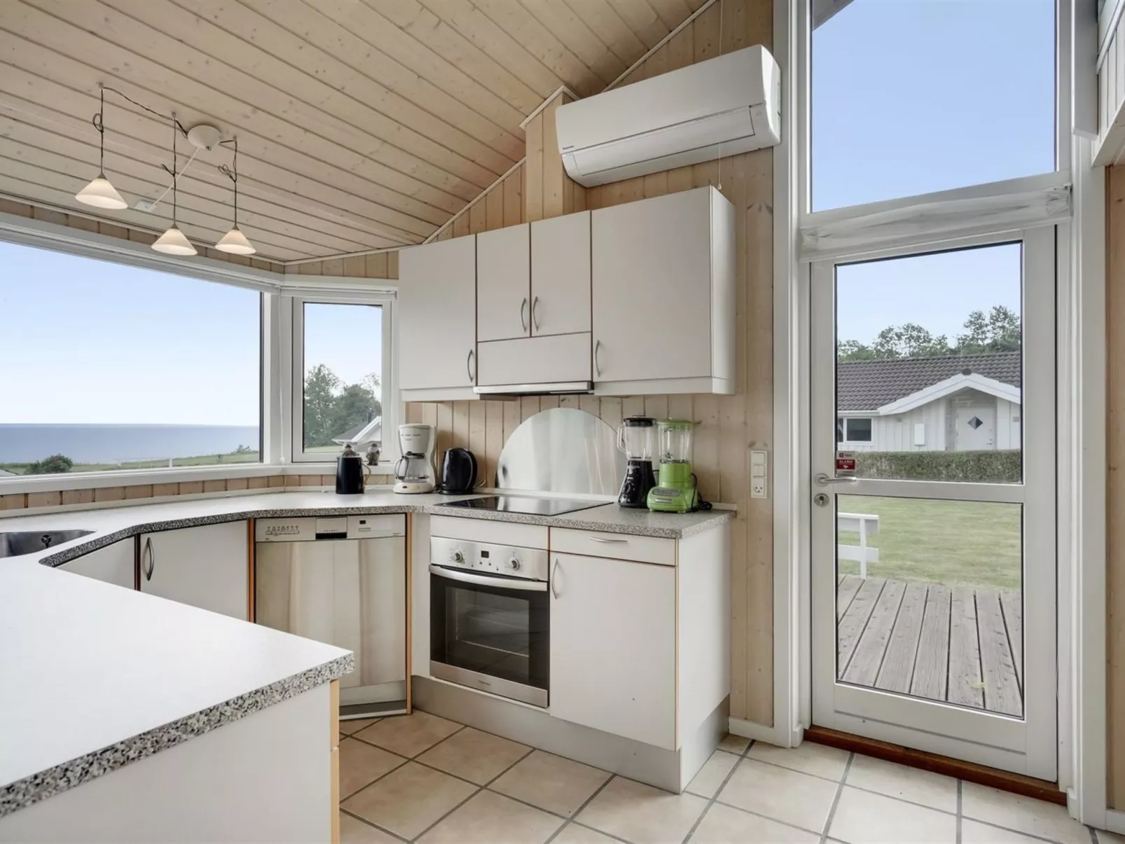 "Finn" - 100m from the sea-Binnen