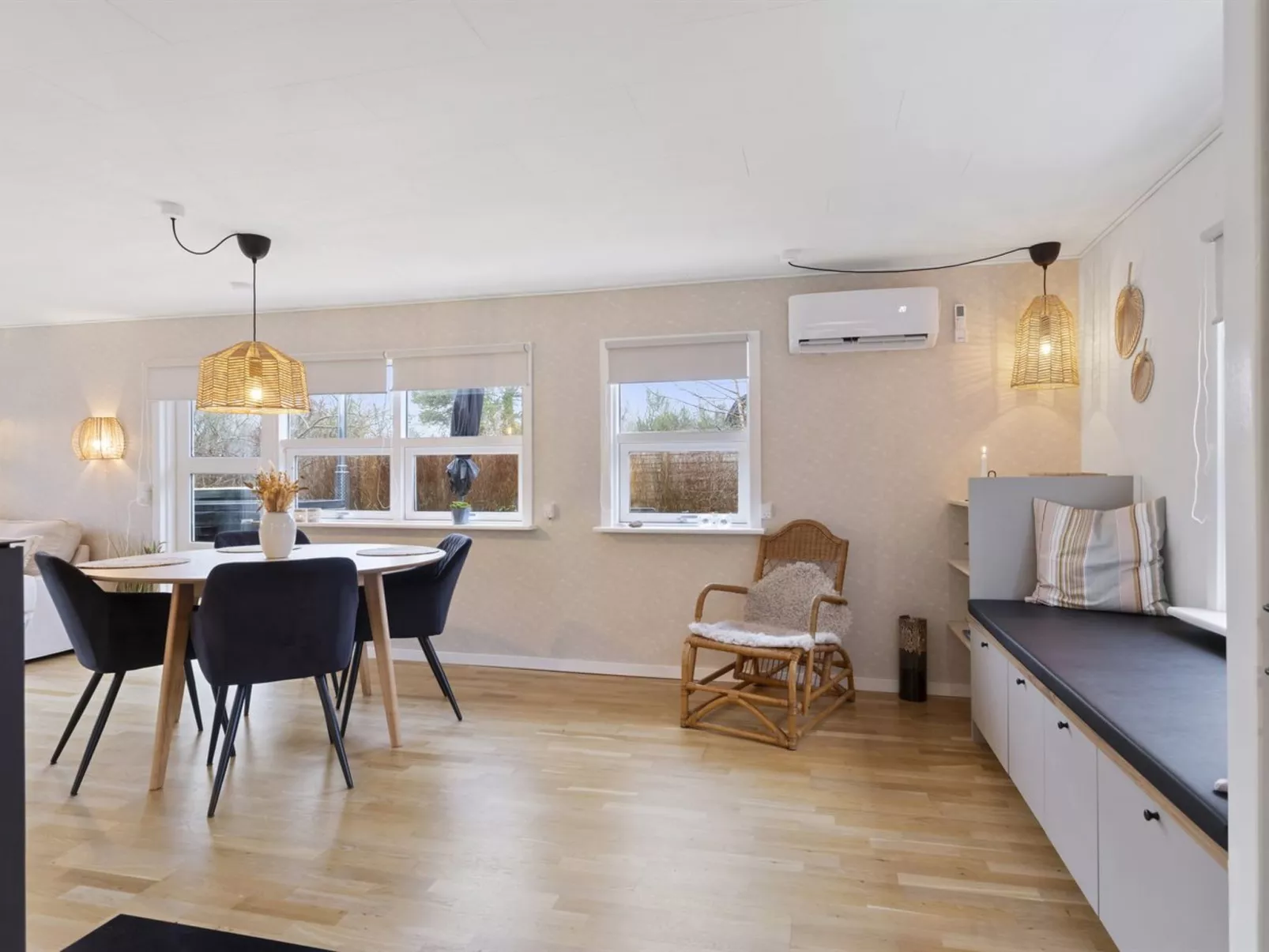 "Elaina" - 290m from the sea-Binnen