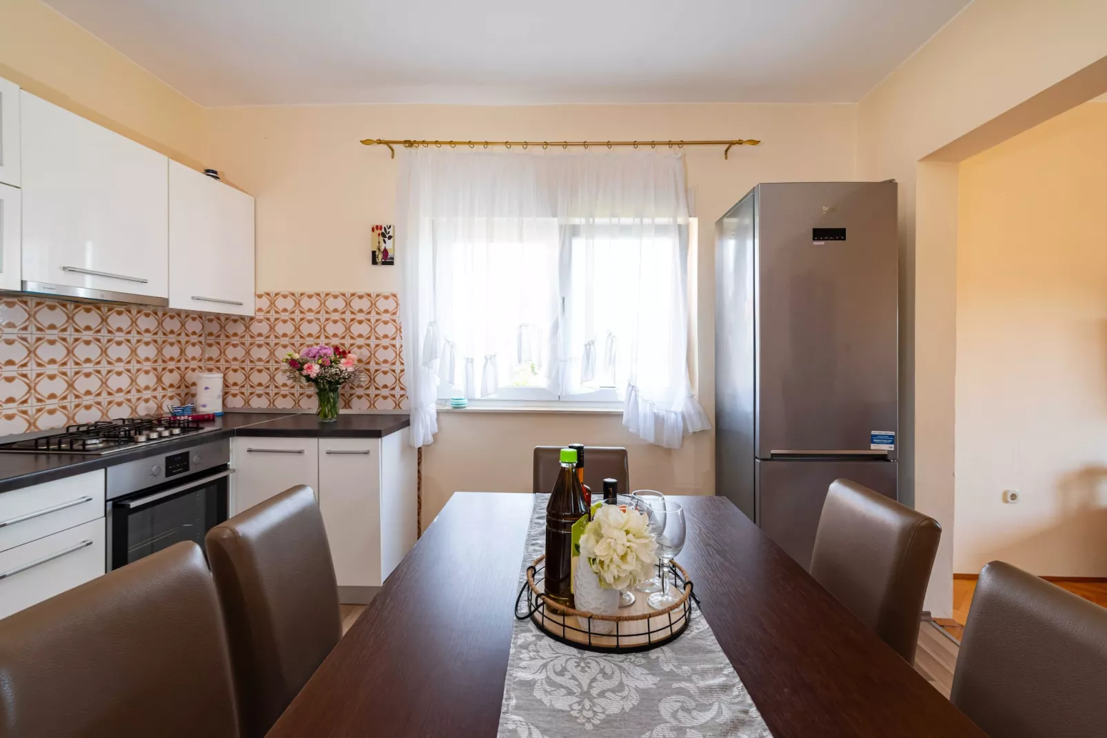 Sea view apartment Nika-Eetkamer