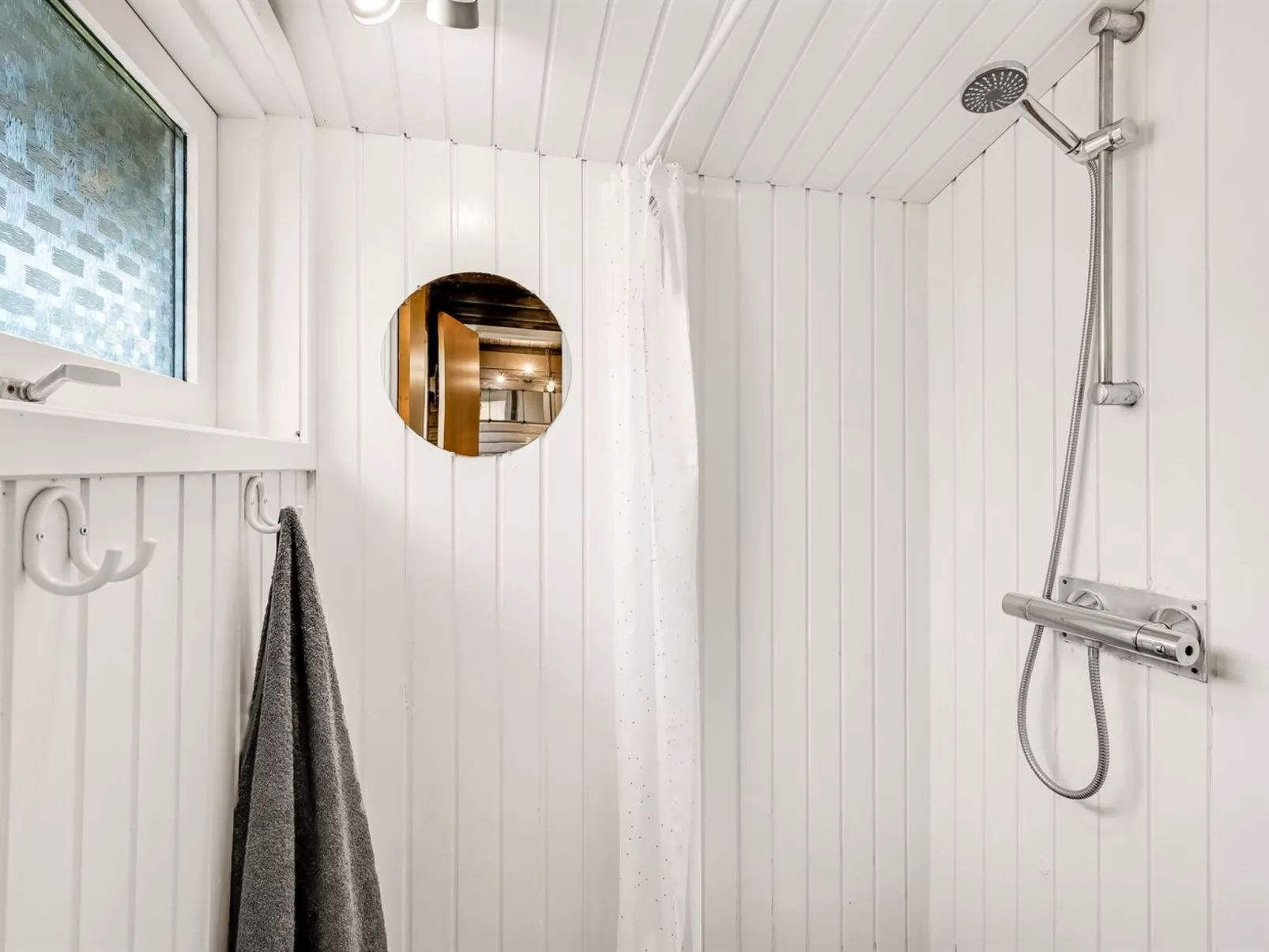 "Leandra" - 11km from the sea-Binnen