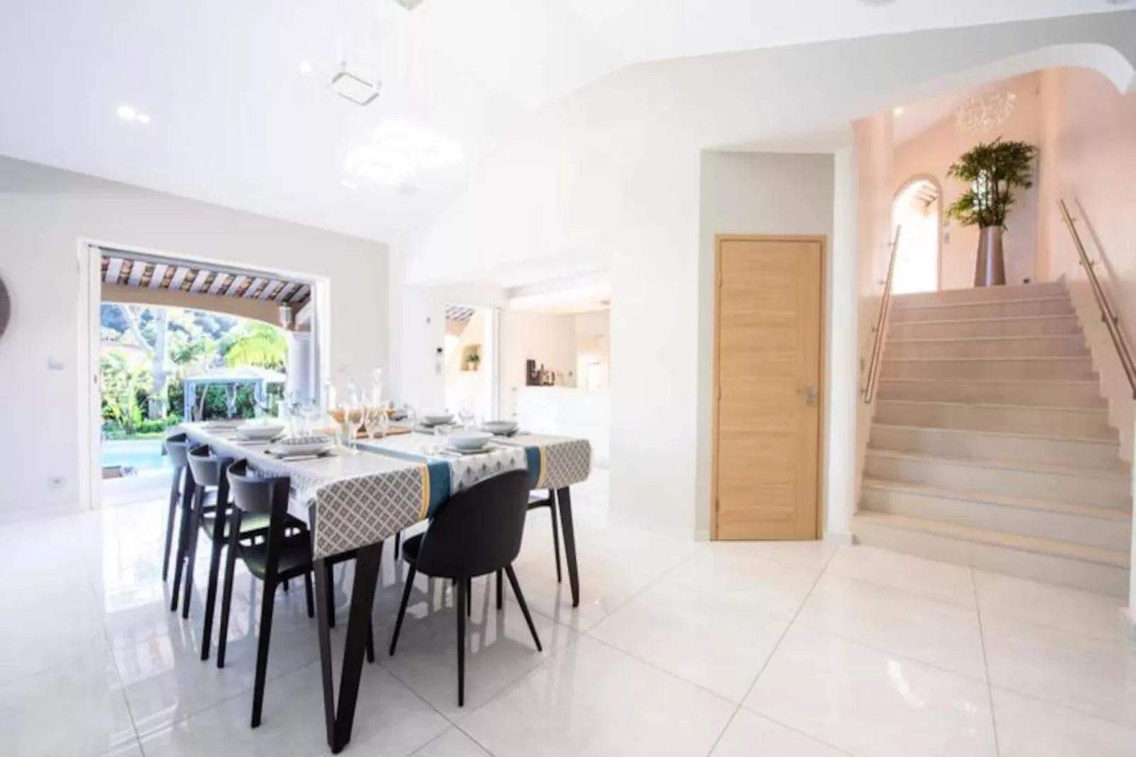 Résidence Villa 330m2, 6 Chambres, Piscine Chauff&eacute;e Jacuzzi-Niet-getagd