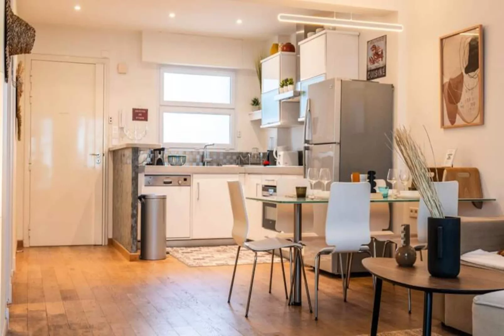 Résidence 3p Avec Terrasse Vue Mer, Face Au Martinez-Niet-getagd