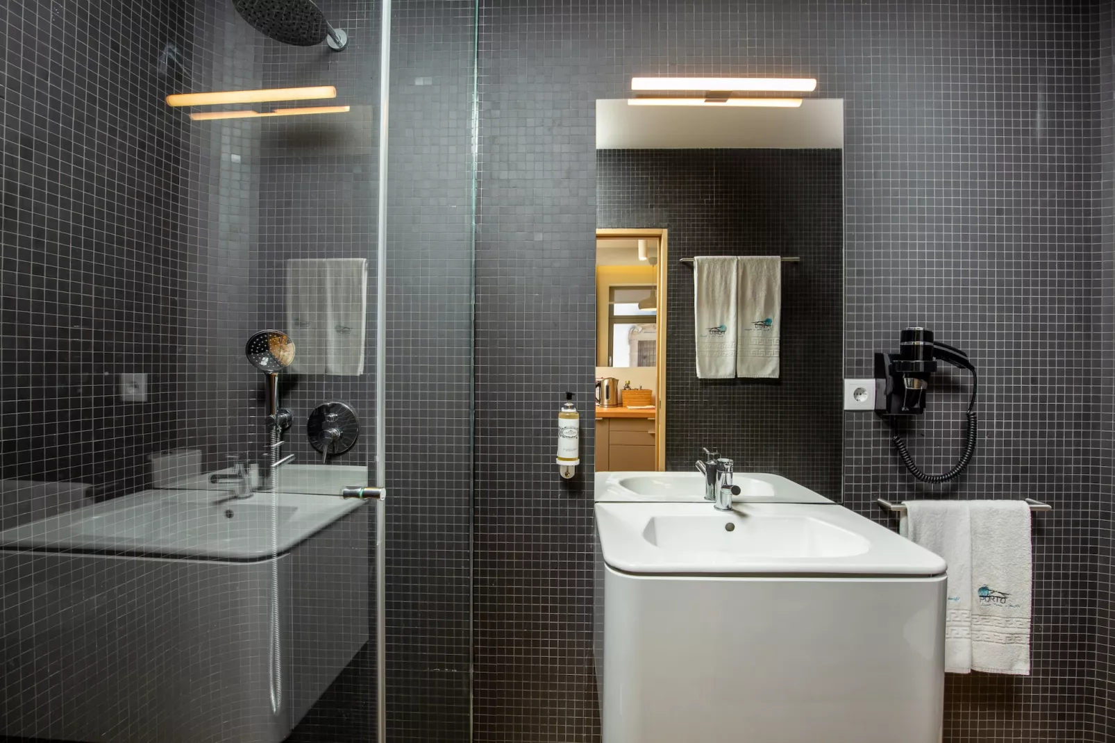 Feel Porto Codeçal Studio 1.2-Badkamer