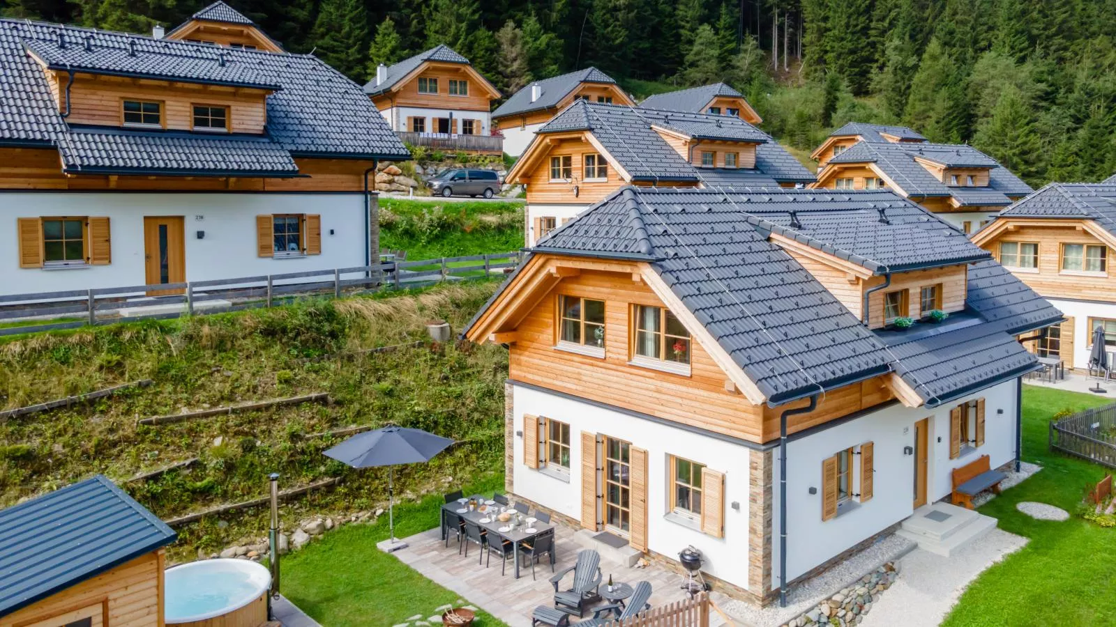 Alpenjoy Lodge-Buitenkant zomer