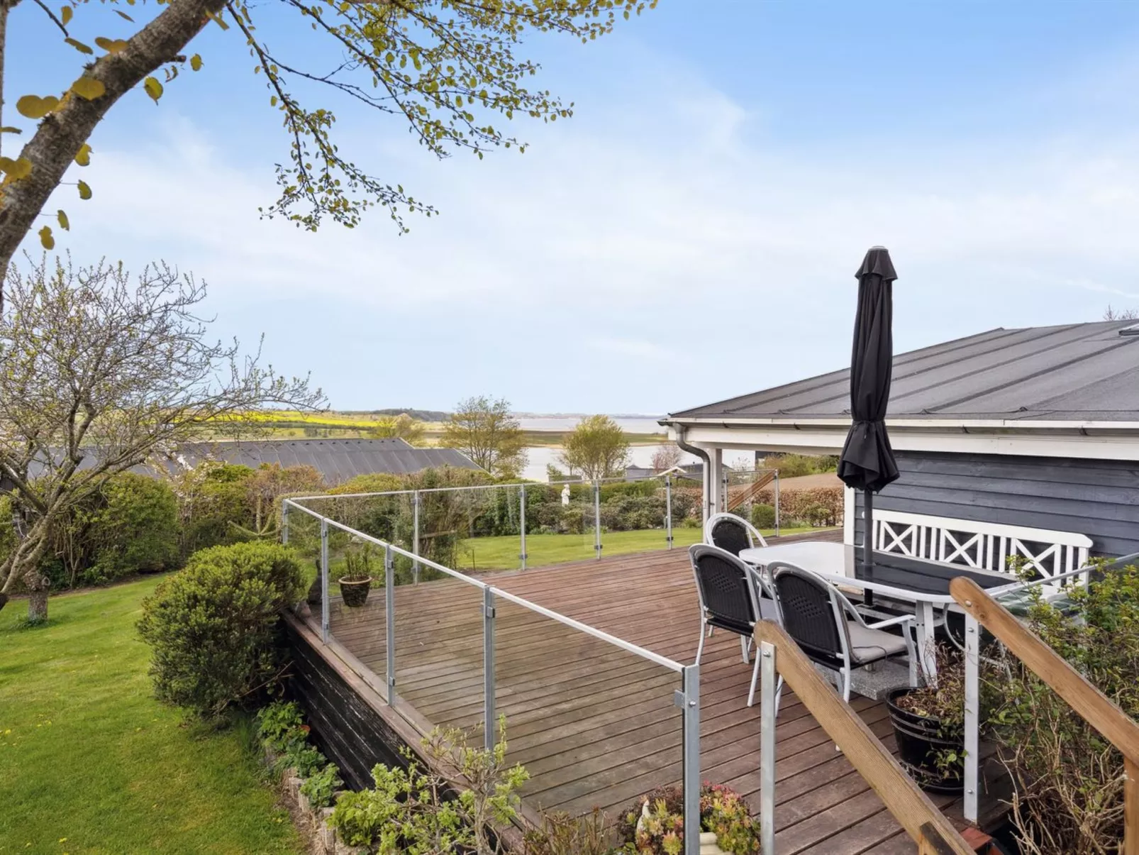 "Annabeth" - 300m to the fjord-Buiten