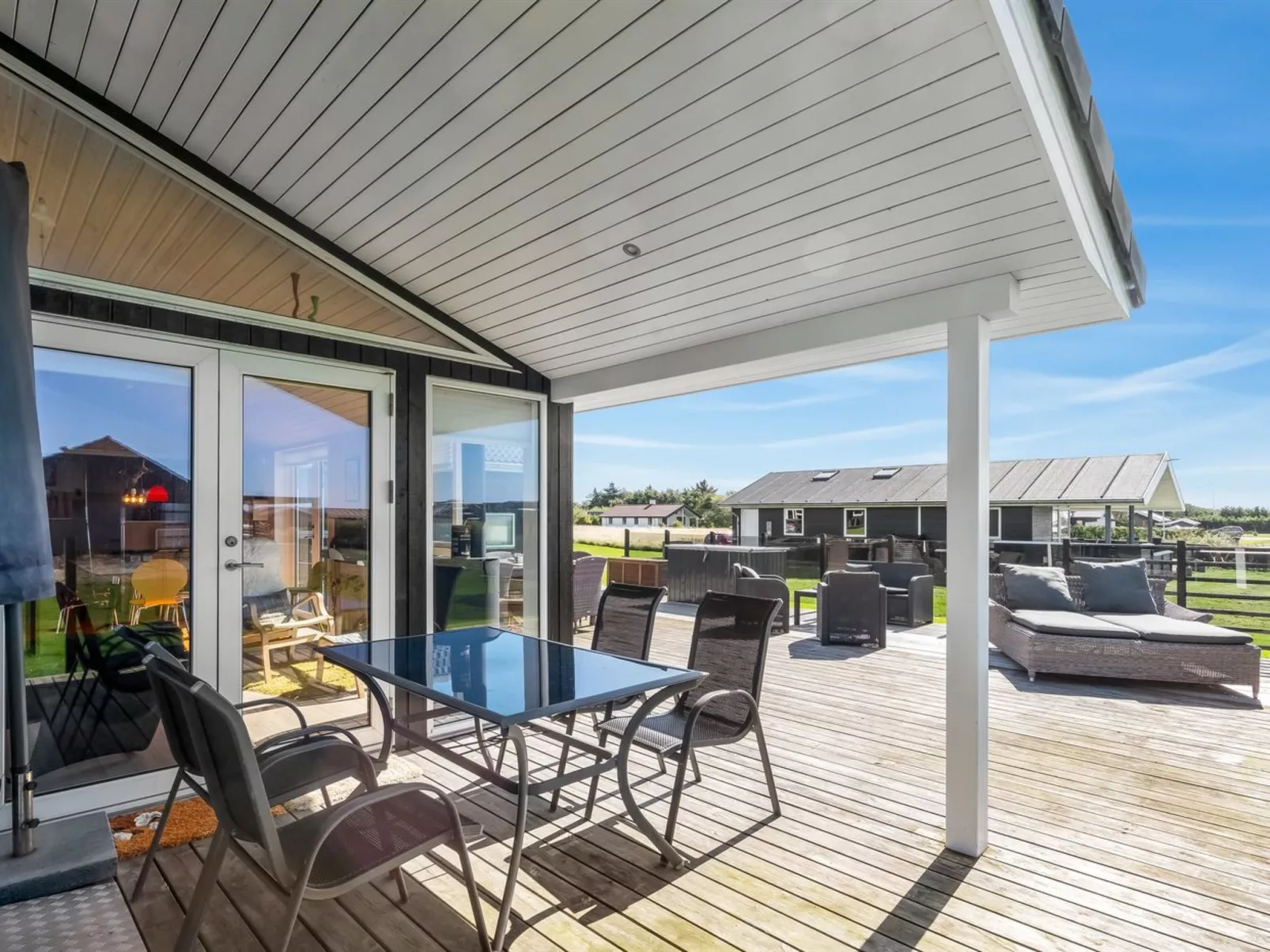 "Ginia" - 150m to the fjord-Buiten