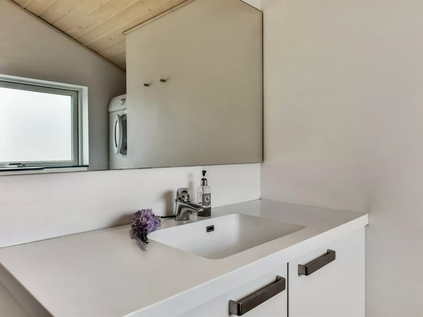 "Lav" - 3.8km from the sea-Binnen