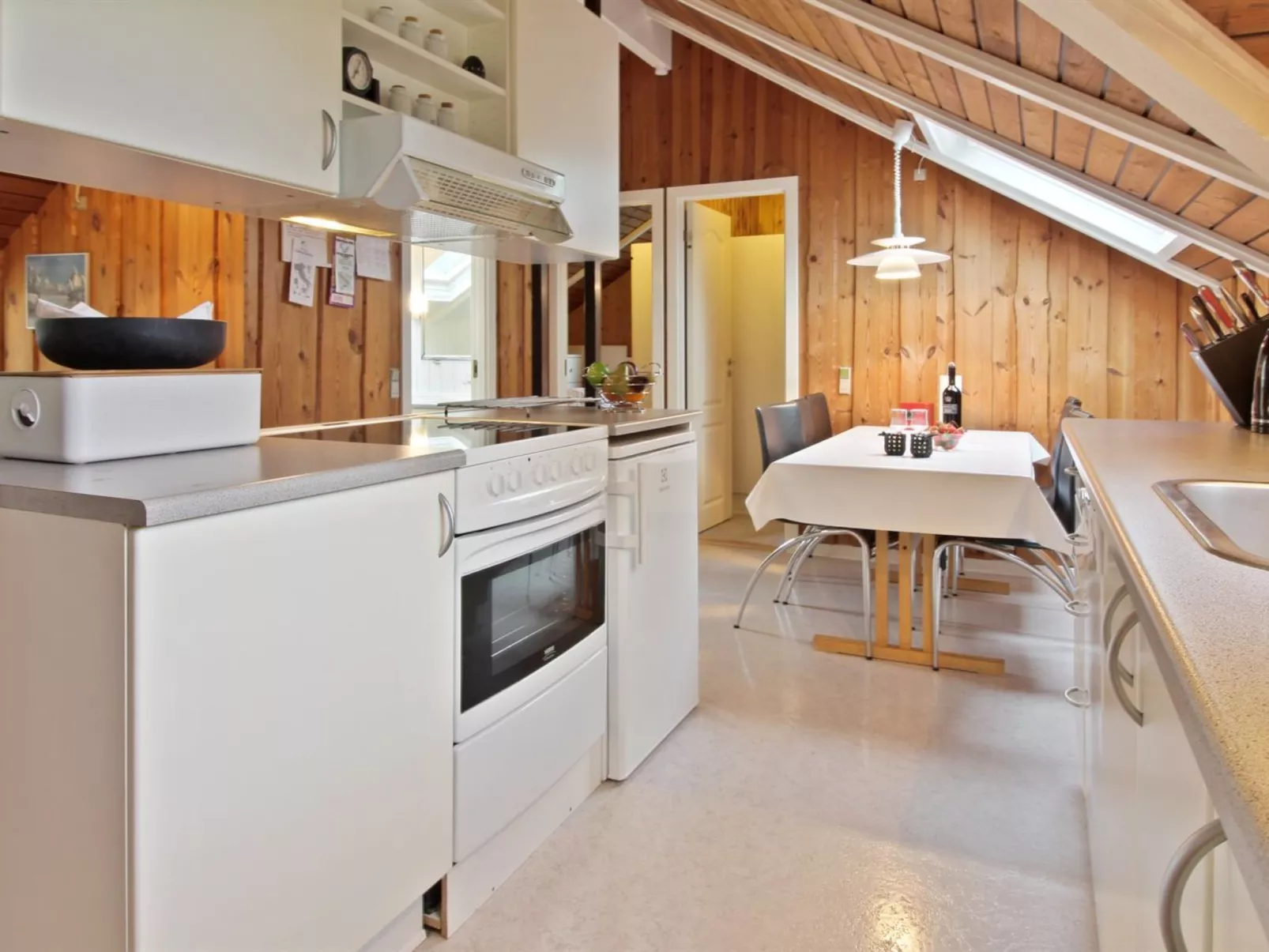 "Sebiorn" - 300m to the fjord-Binnen