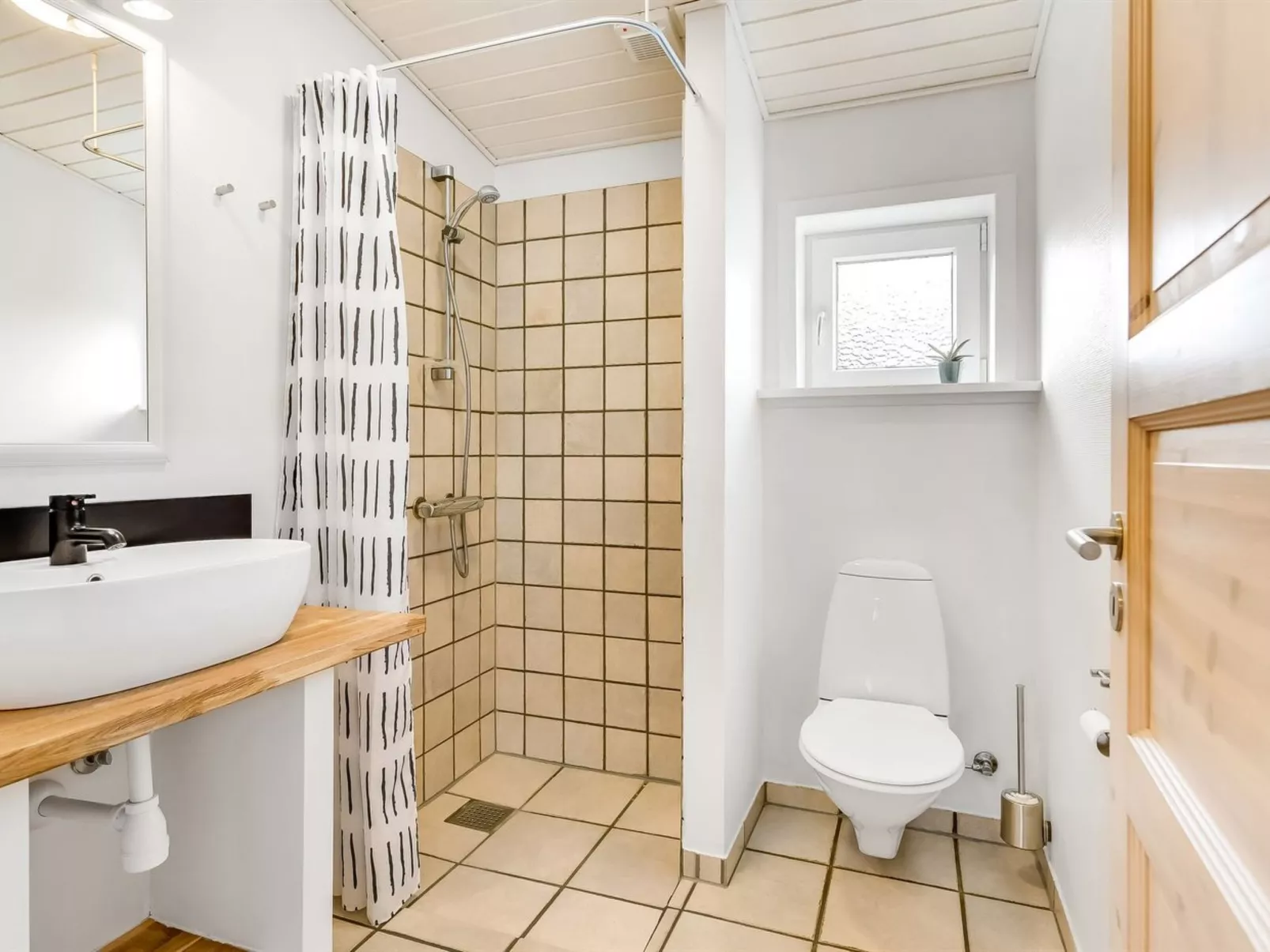 "Alfrida" - 1.5km from the sea-Binnen