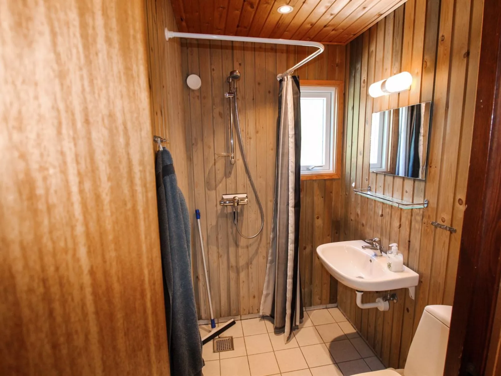 "Freija" - 719m from the sea-Binnen