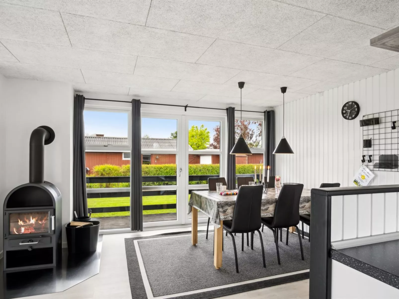 "Elvina" - 200m from the sea-Binnen