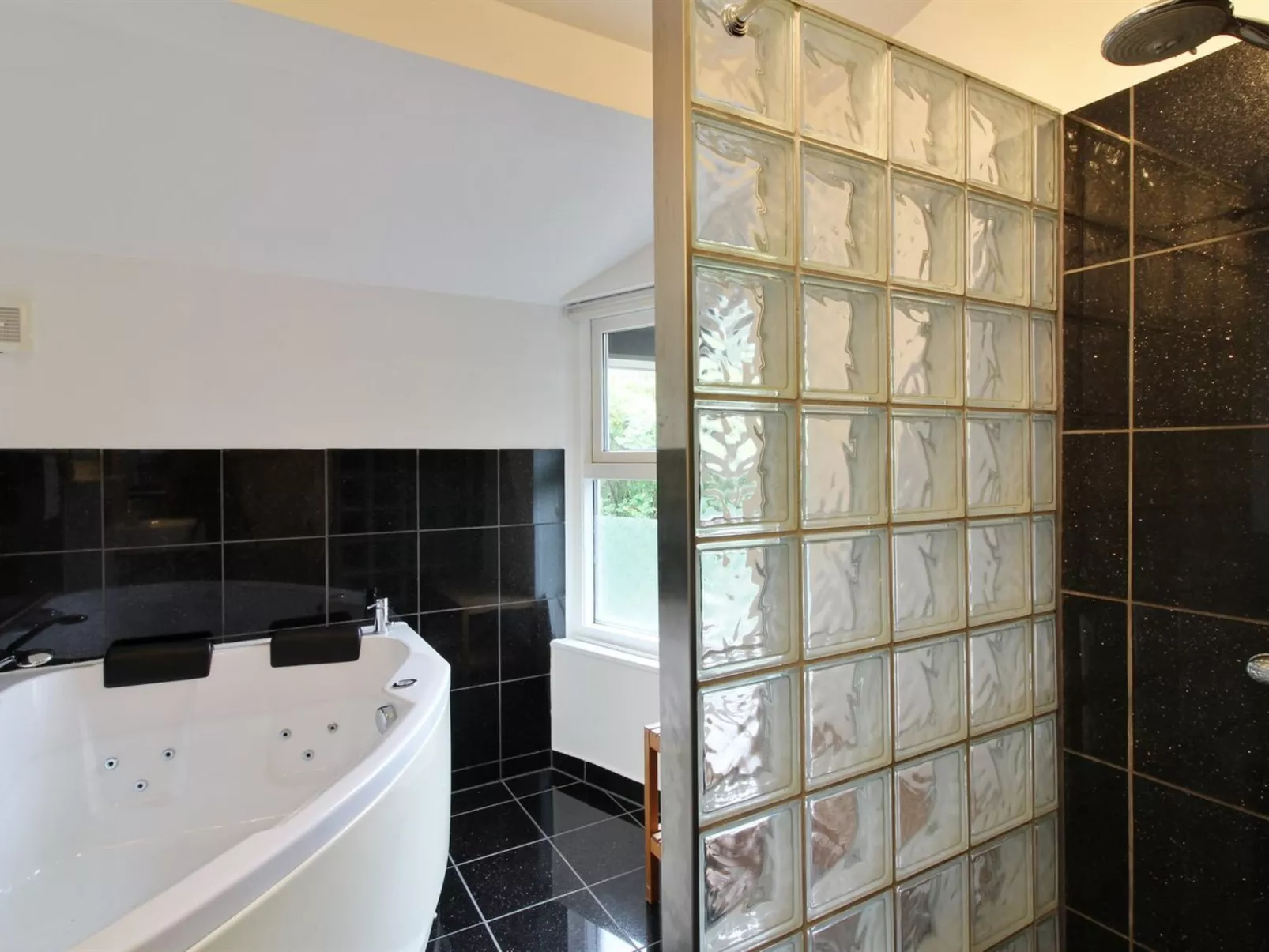 "Nienke" - 700m from the sea-Binnen