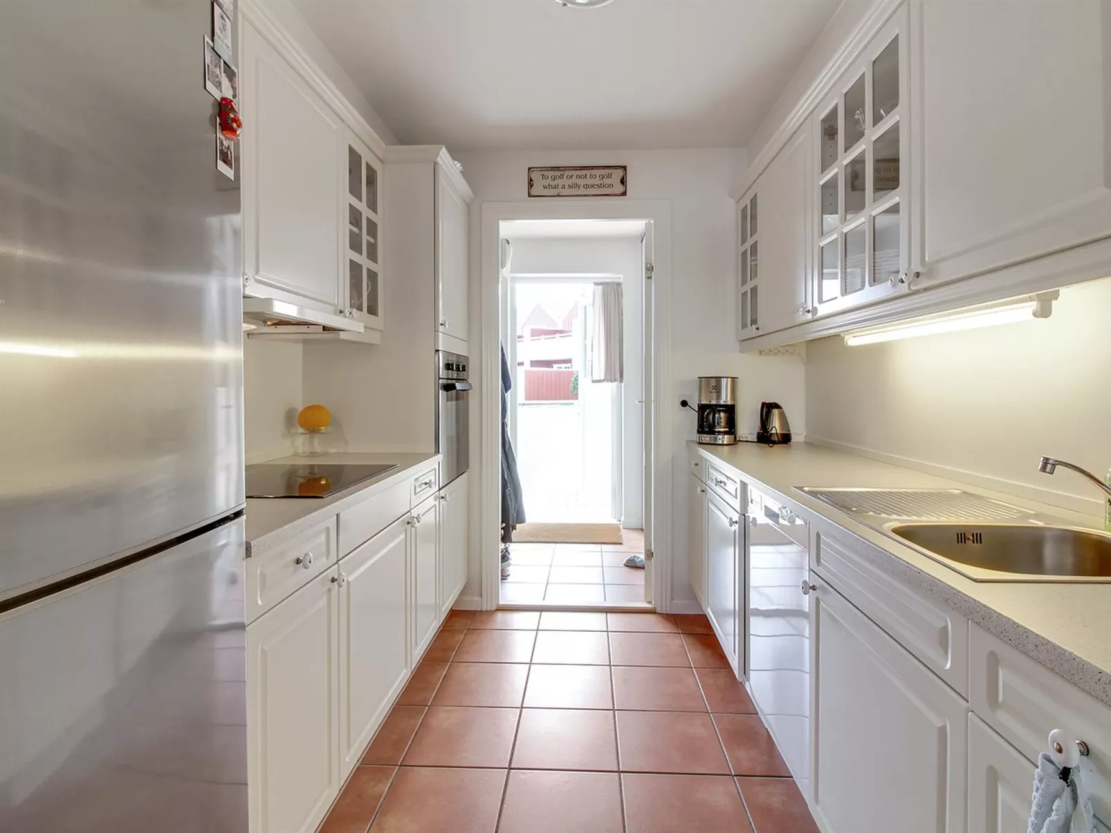 "Vinny" - 1.2km from the sea-Binnen