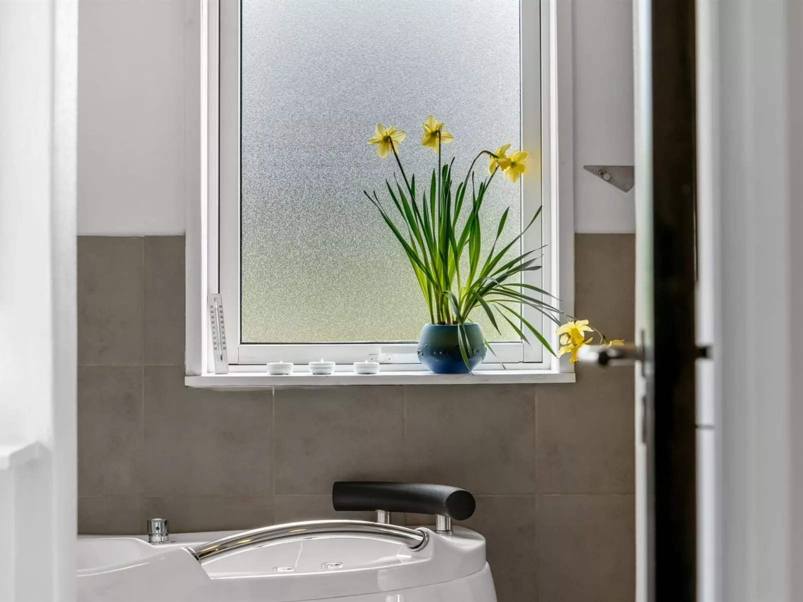 "Clarabelle" - 700m from the sea-Binnen