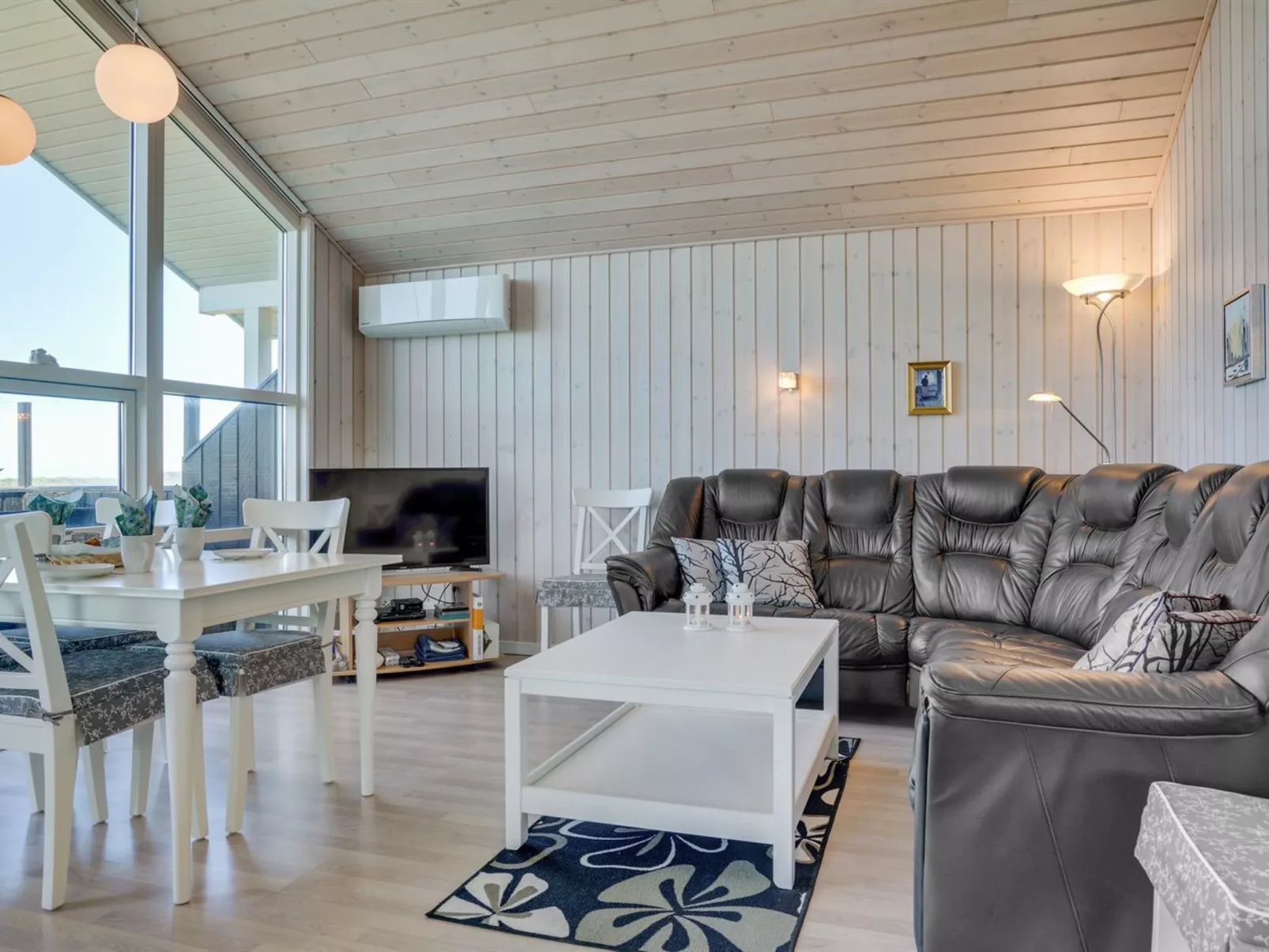 "Hubert" - 150m from the sea-Binnen