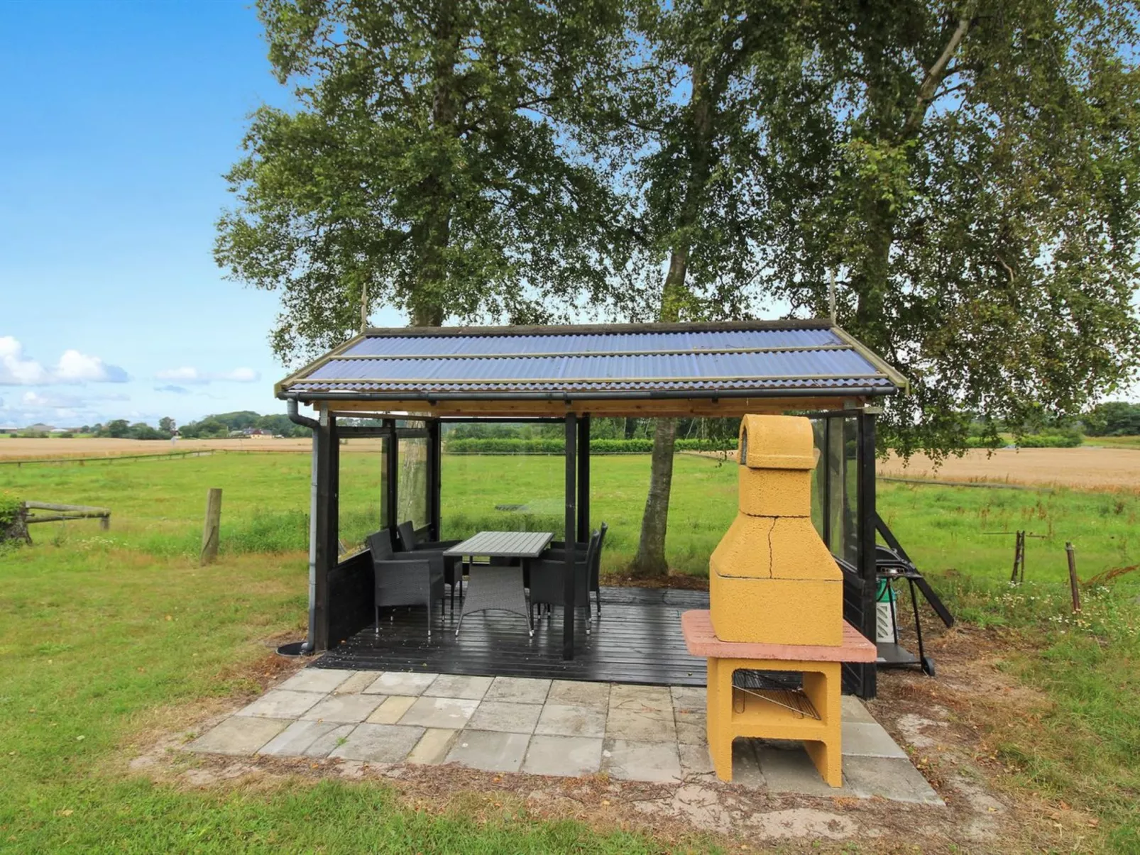 "Senija" - 250m from the sea-Binnen