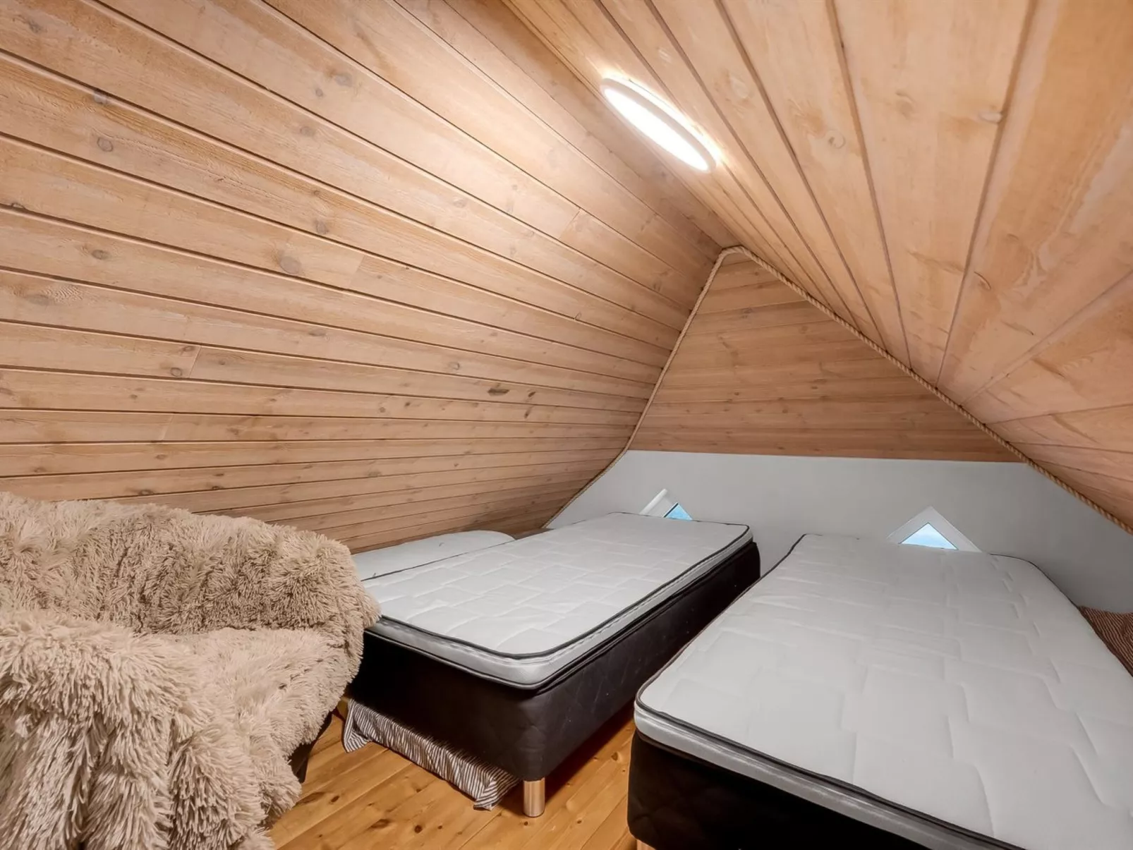 "Severine" -  from the sea-Binnen