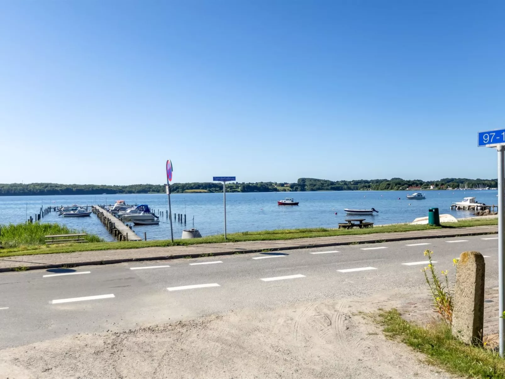 "Star" - 100m from the sea-Buiten