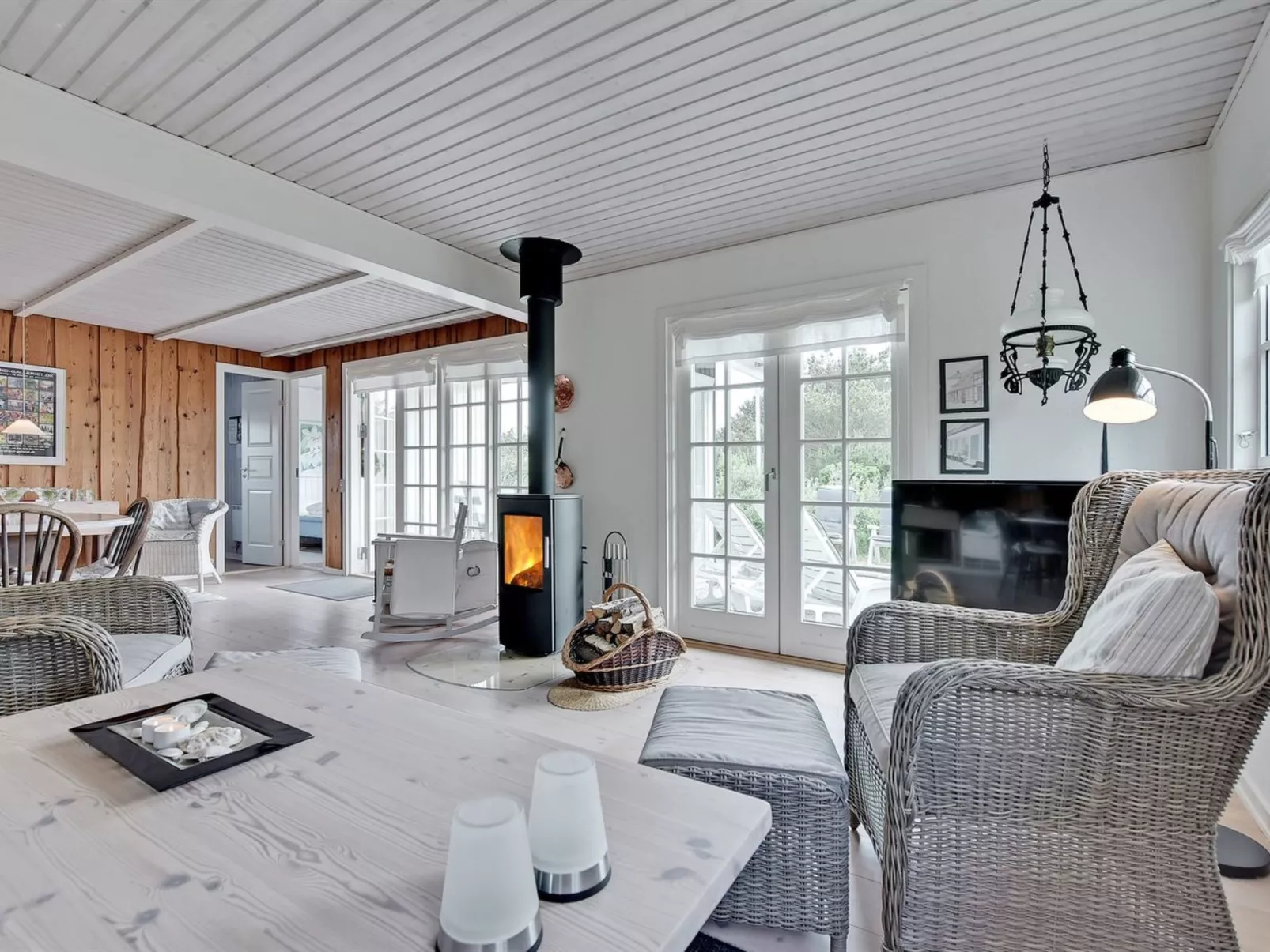 "Dines" - 1km from the sea-Binnen