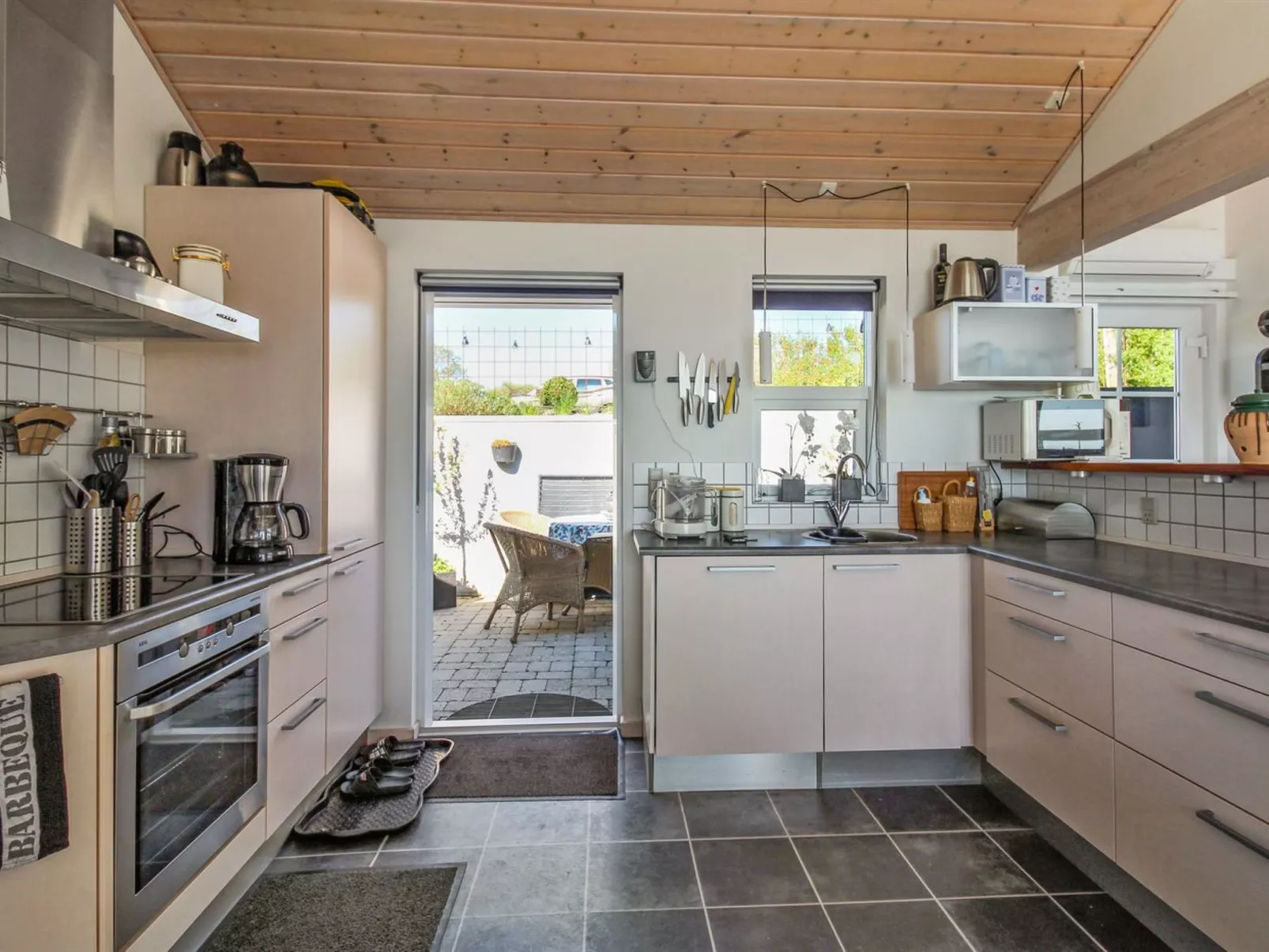 "Grim" - 5m from the sea-Binnen