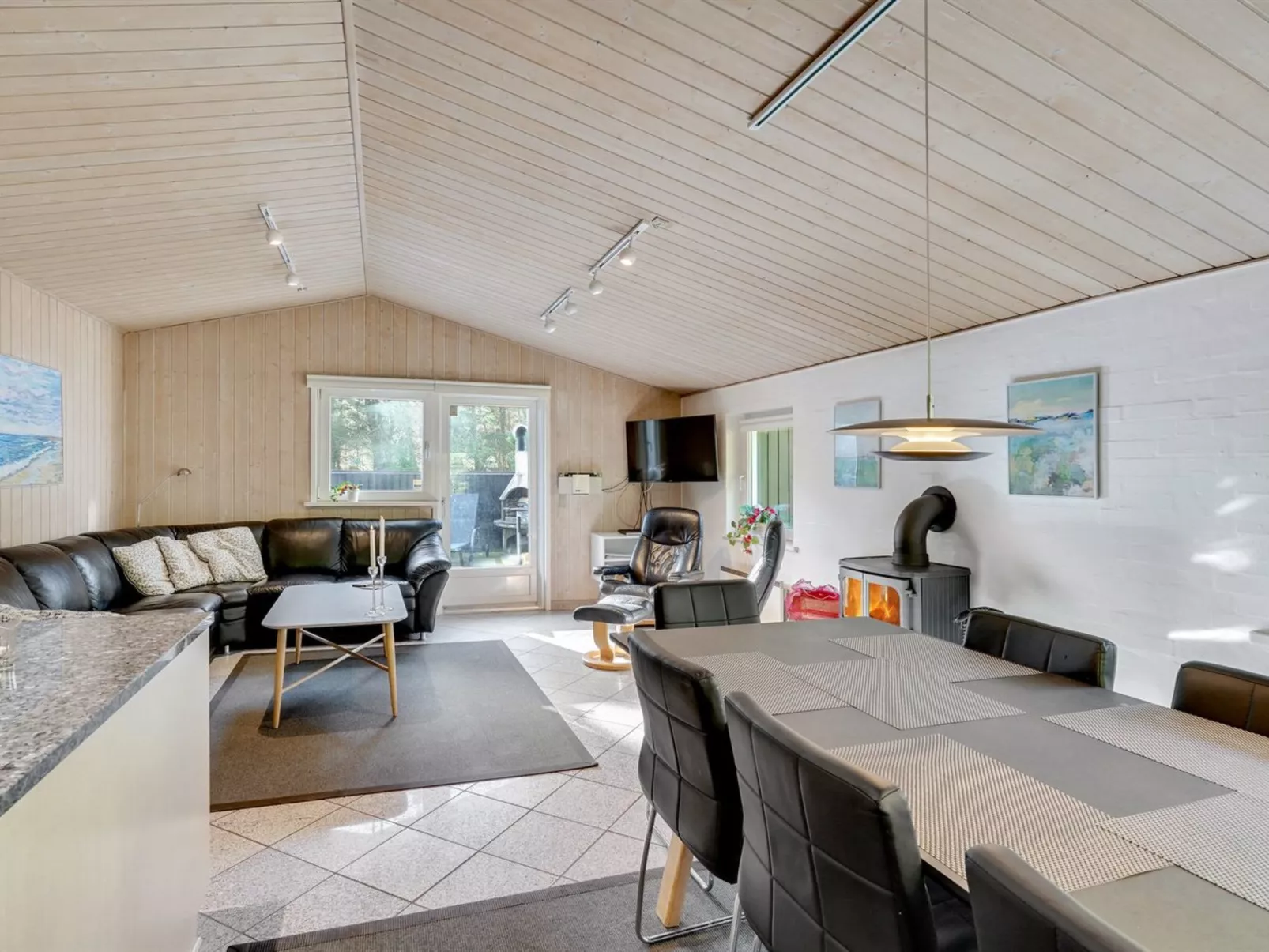 "Jul" - 900m from the sea-Binnen