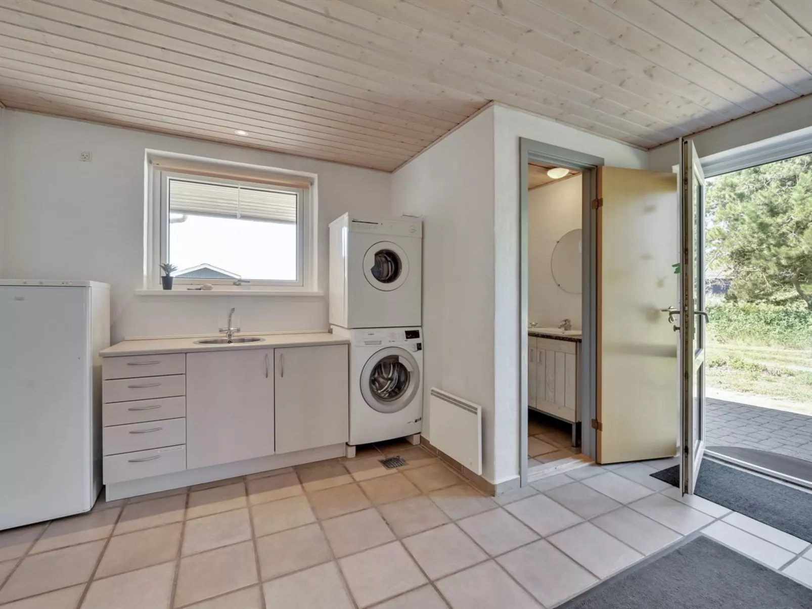 "Nanette" - 300m to the fjord-Binnen